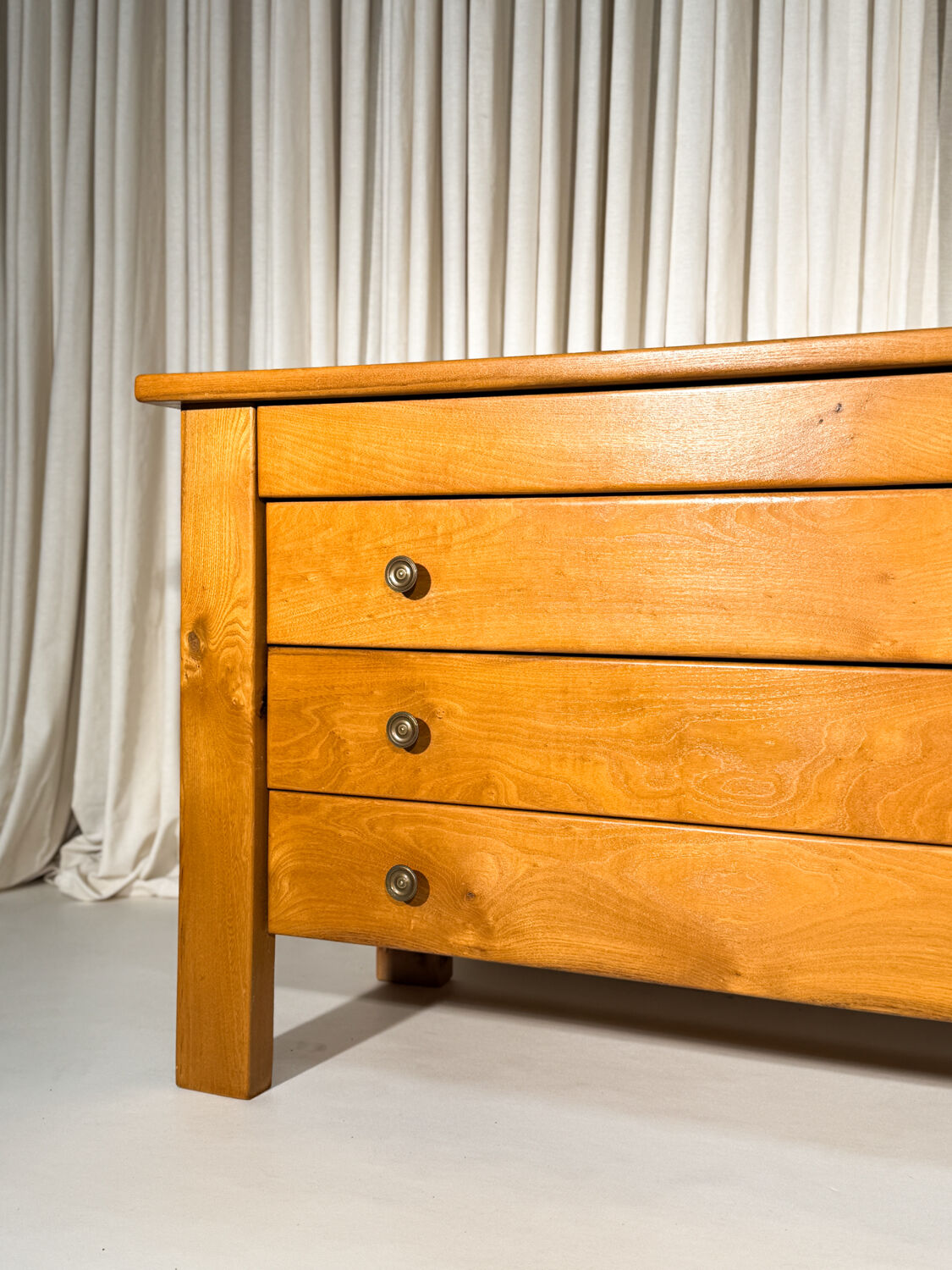Elm chest of drawers