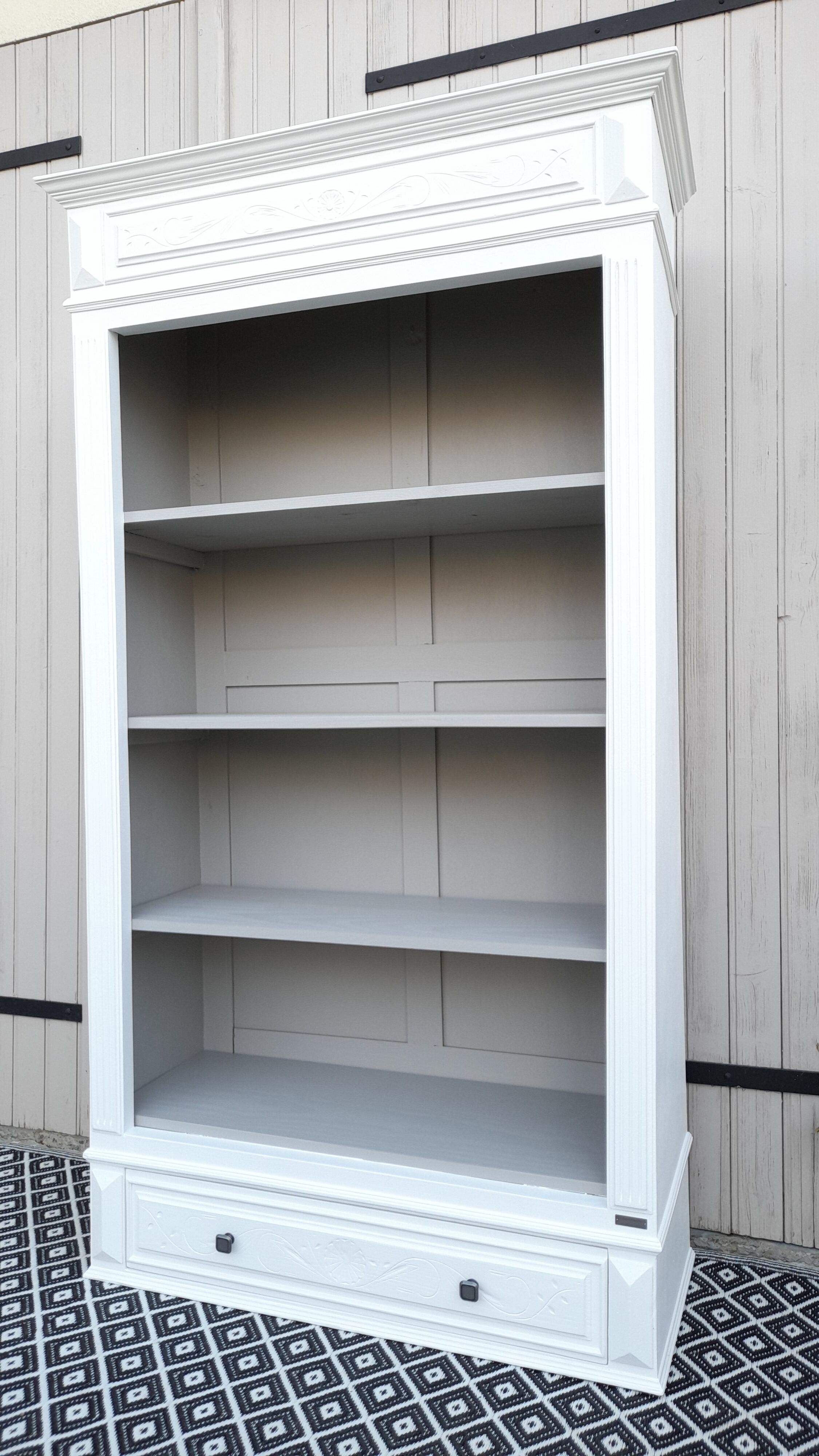 Library / Shelf