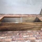 Vitrine suspendue en noyer après rénovation. Style vintage / loft / sur mesure