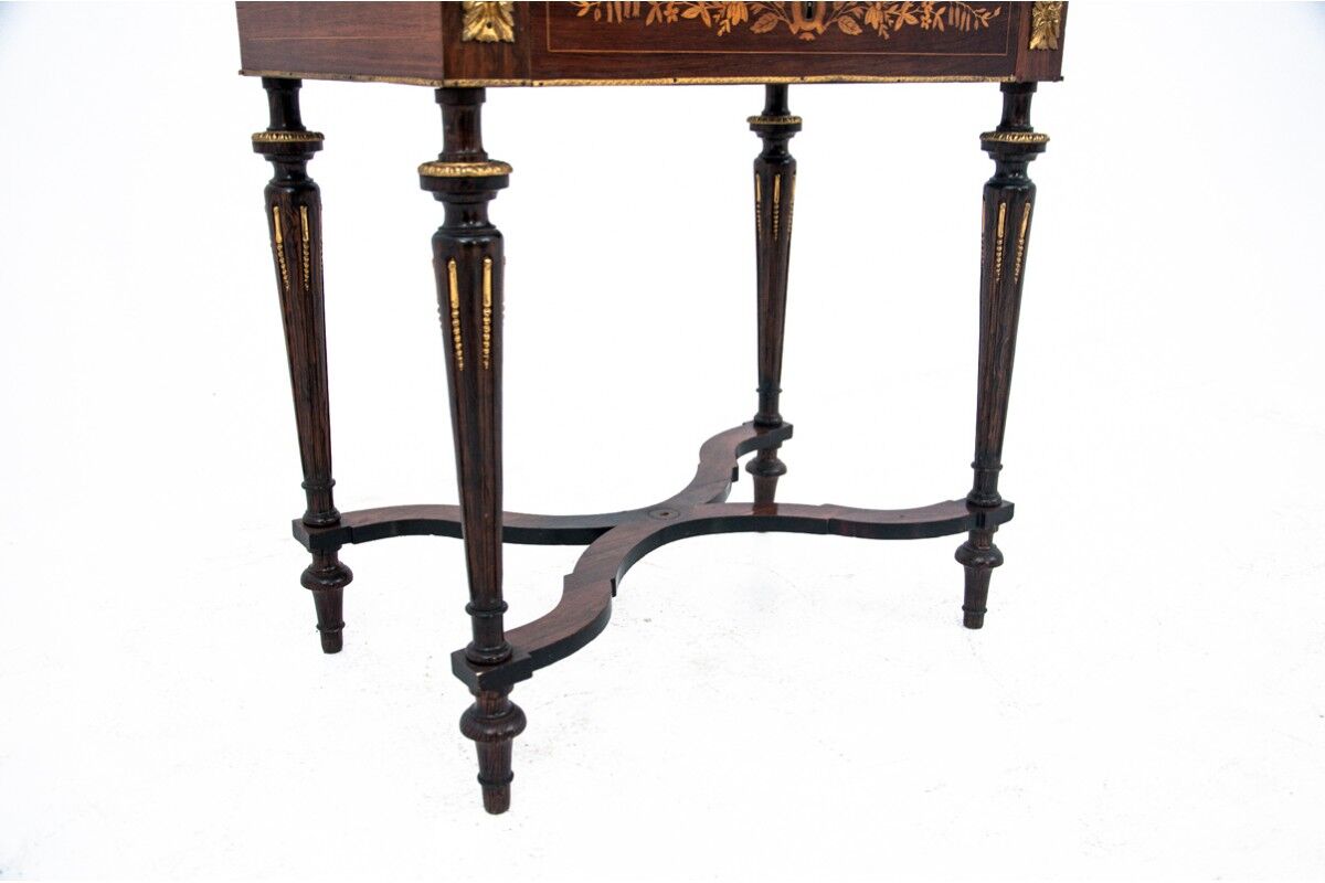 Inlayed desk, Napoleon III, France, circa 1870. Antique.