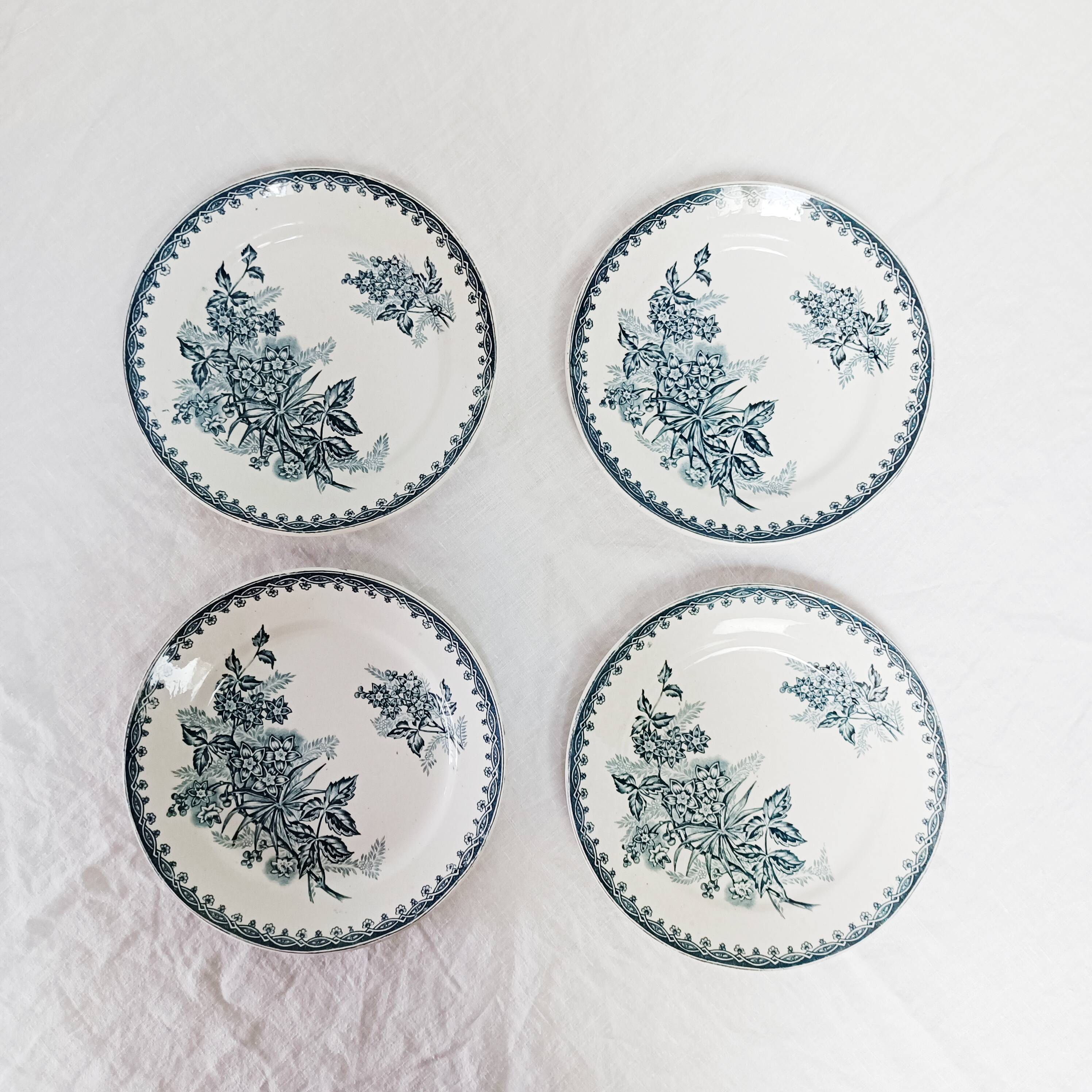 Set of 4 flat plates, iron earth, Société Amandinoise, Margot