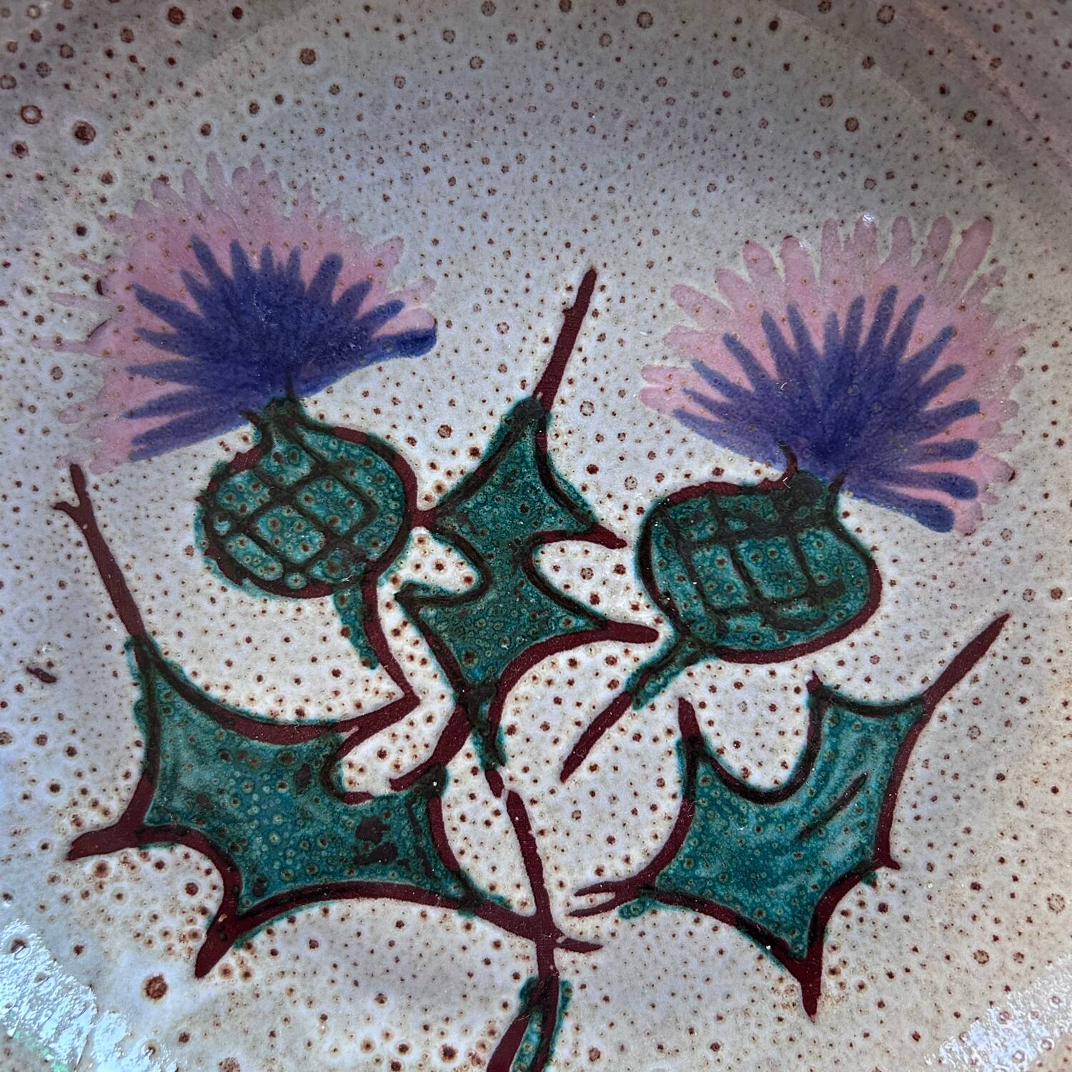 Pair of plates with thistle decoration