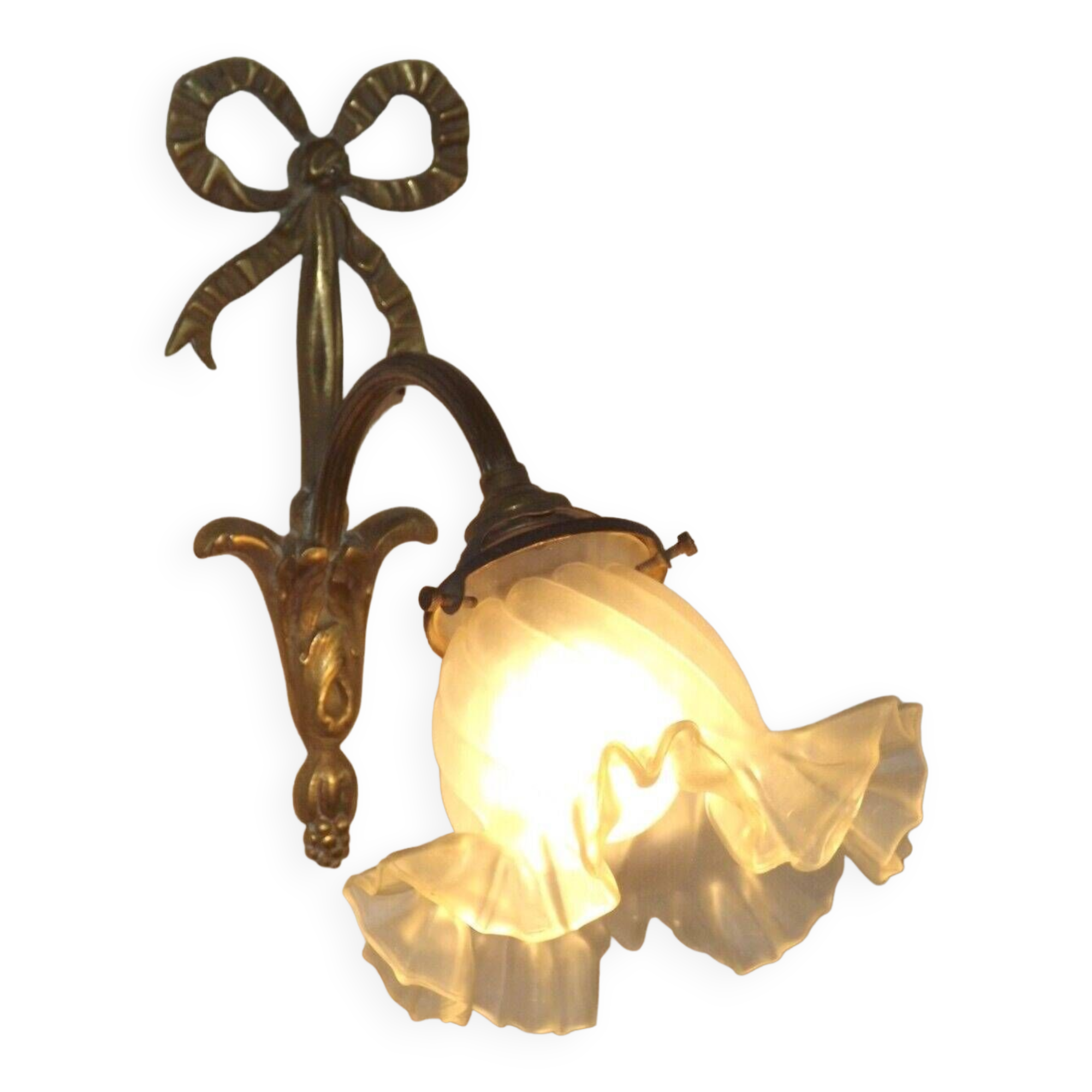 Simple Ruffled Glass Shade Wall Sconce