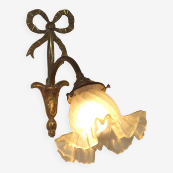 Simple Ruffled Glass Shade Wall Sconce
