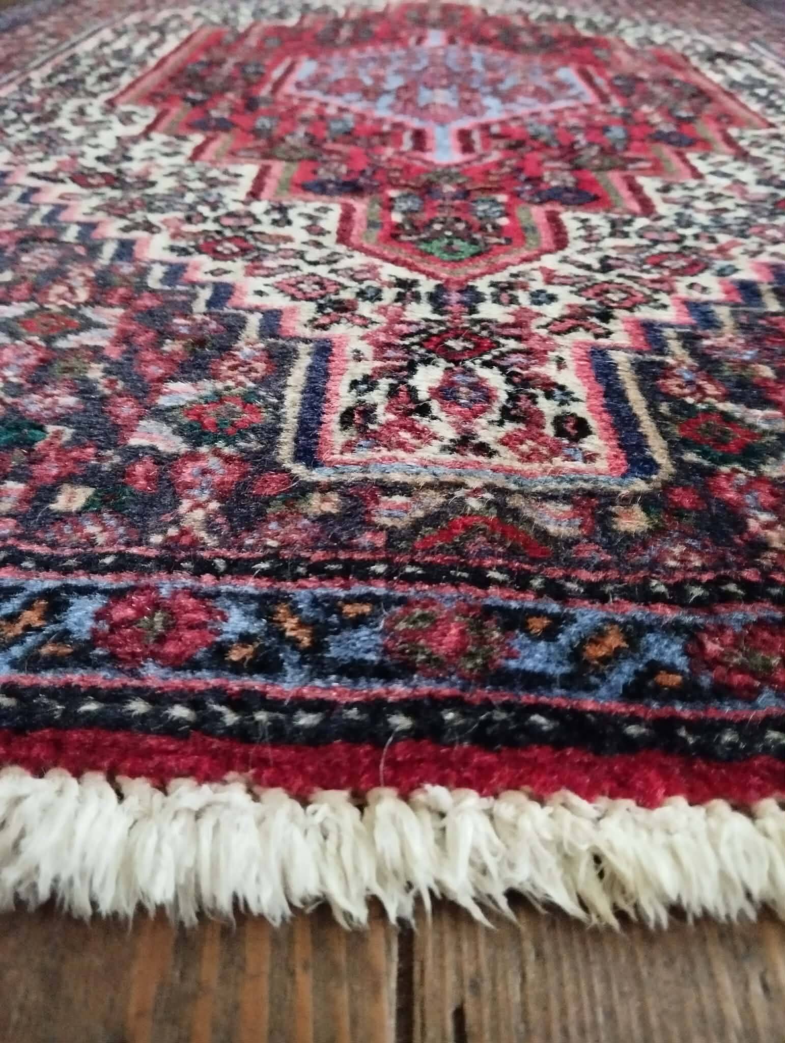 Handmade Persian Senneh rug 101x73cm
