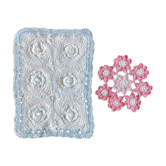 Lot de 2 napperons au crochet vintage - blanc, rose et bleu