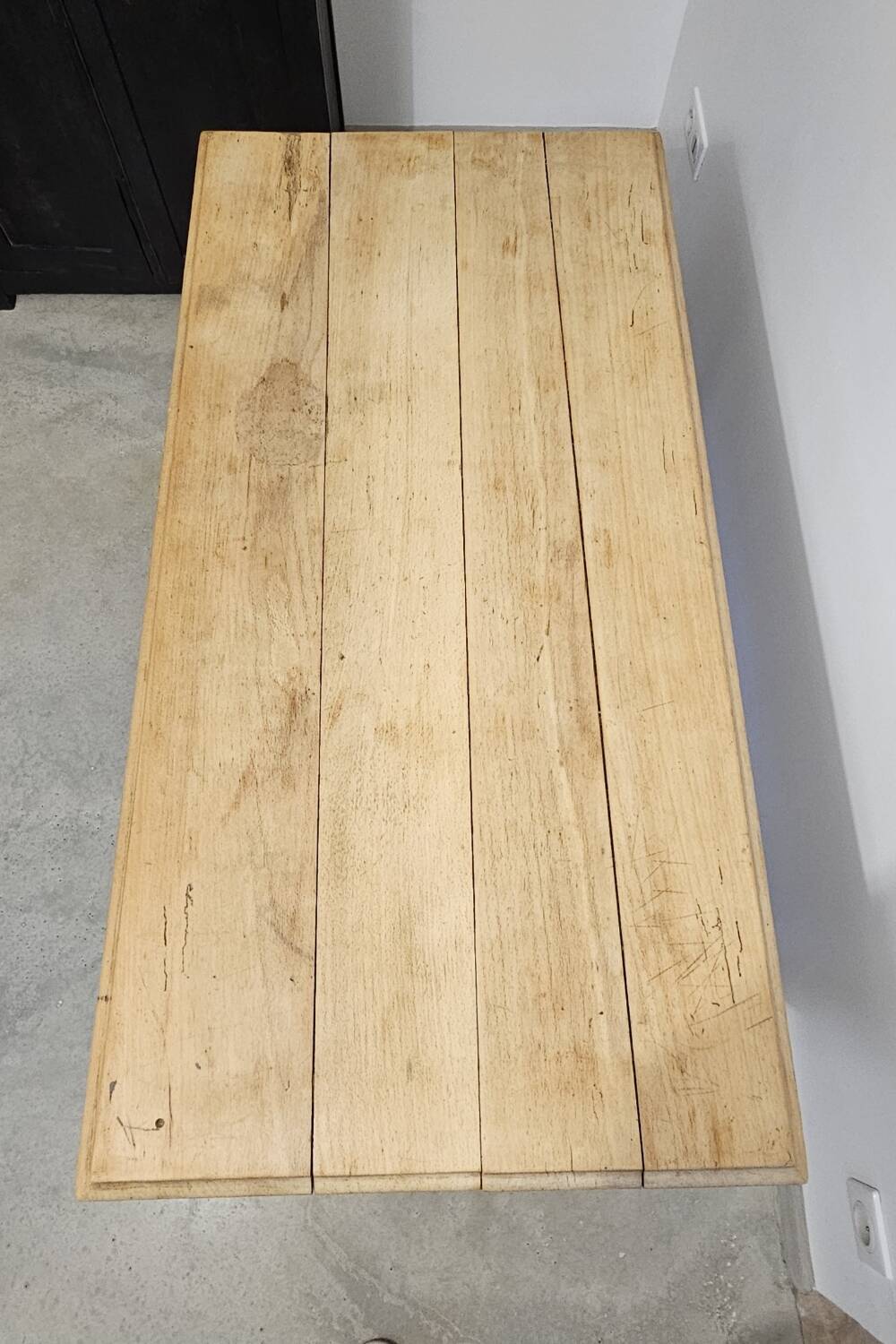 Antique farmhouse table in solid oak with turned legs