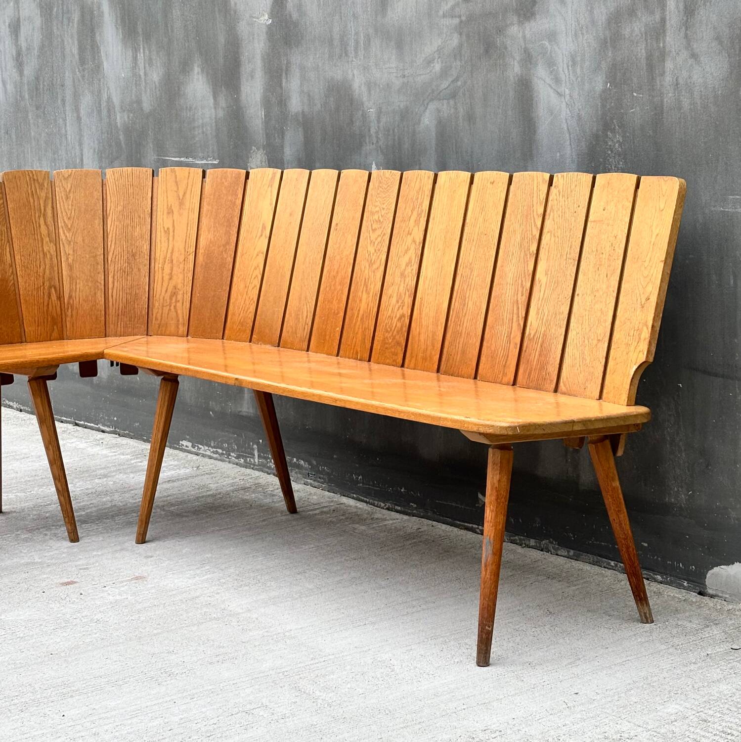 Brutalist corner bench in oak – European design, 1960s/70s