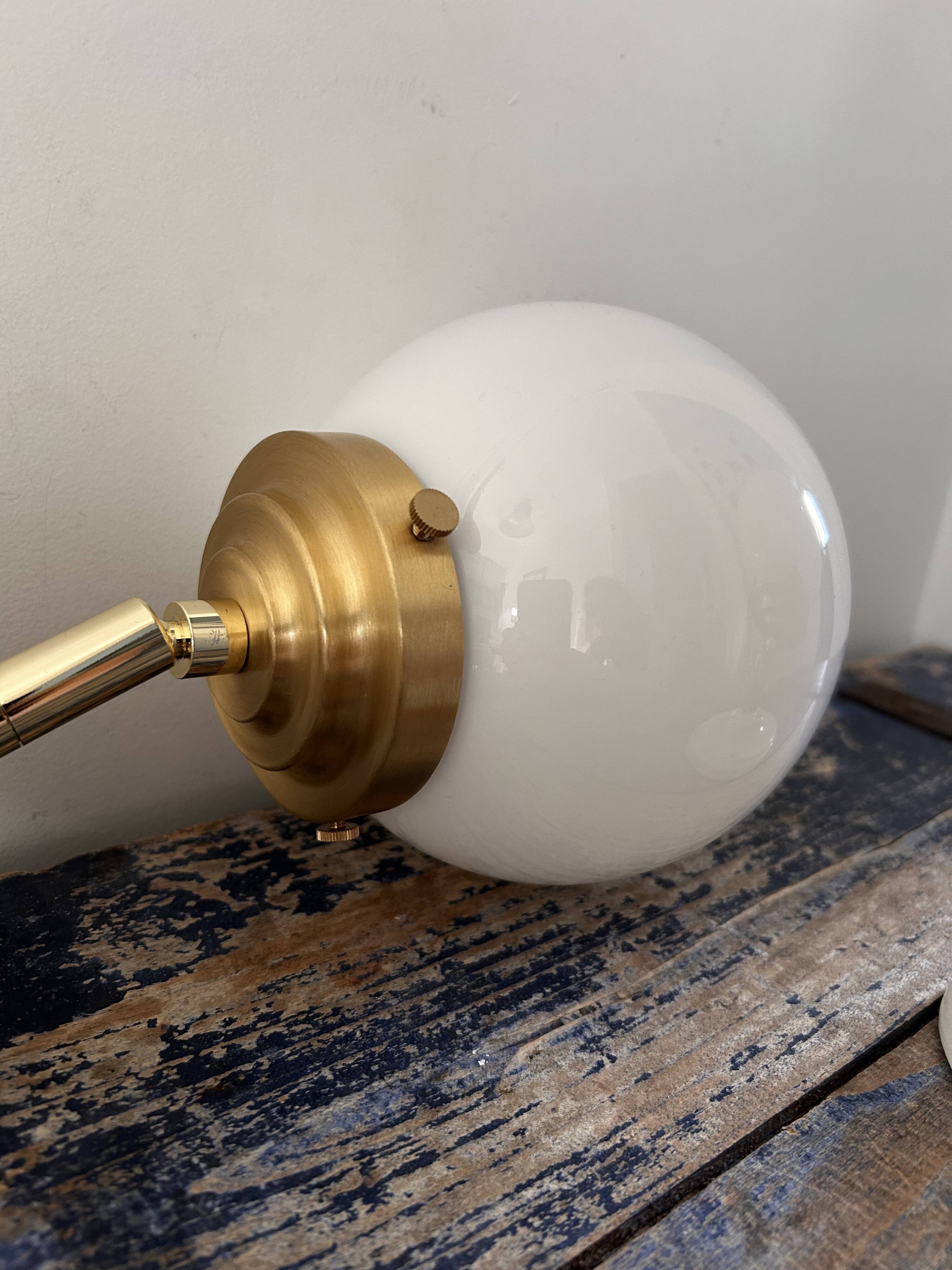 Paire d’appliques murales globes inclinables