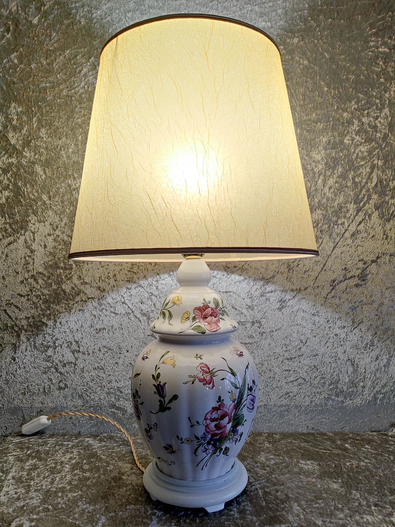 White ceramic lamp with floral decoration