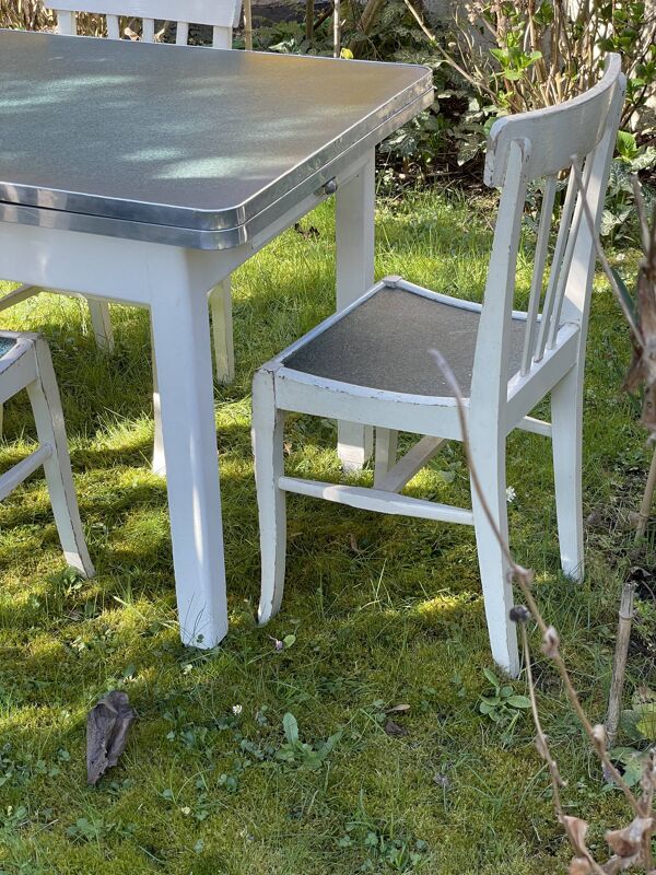 Quatre chaises blanches rétro année 50 originales