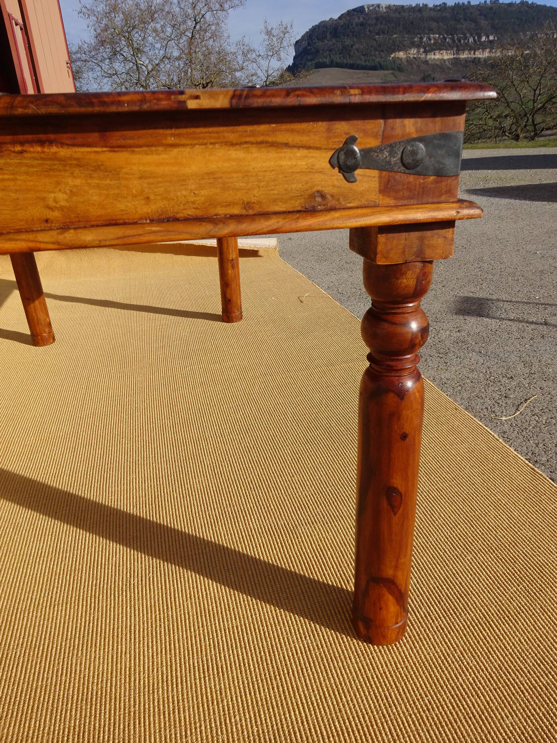 Table en bois exotique, 6/8 personnes