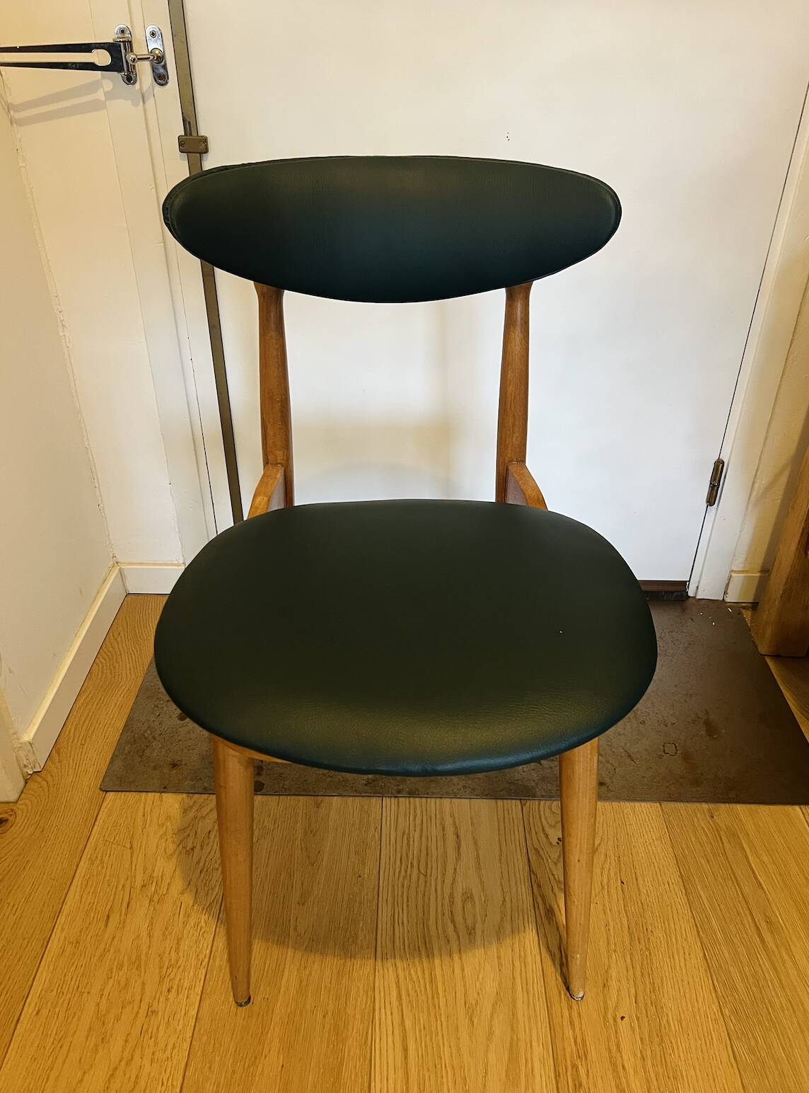 (Lot) 3 Chairs Pierre Guariche Model Licorne