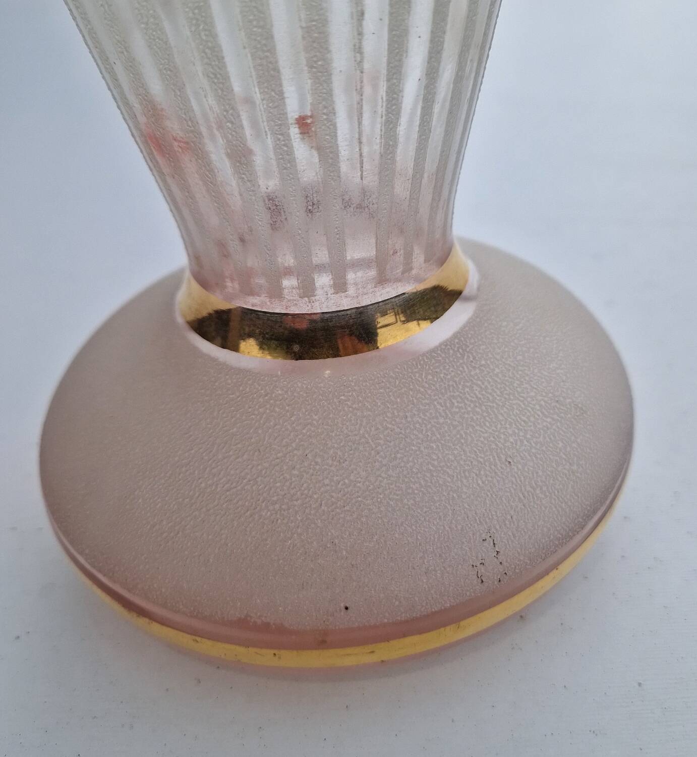 Vase verre dépoli vintage 1960 à liseré doré