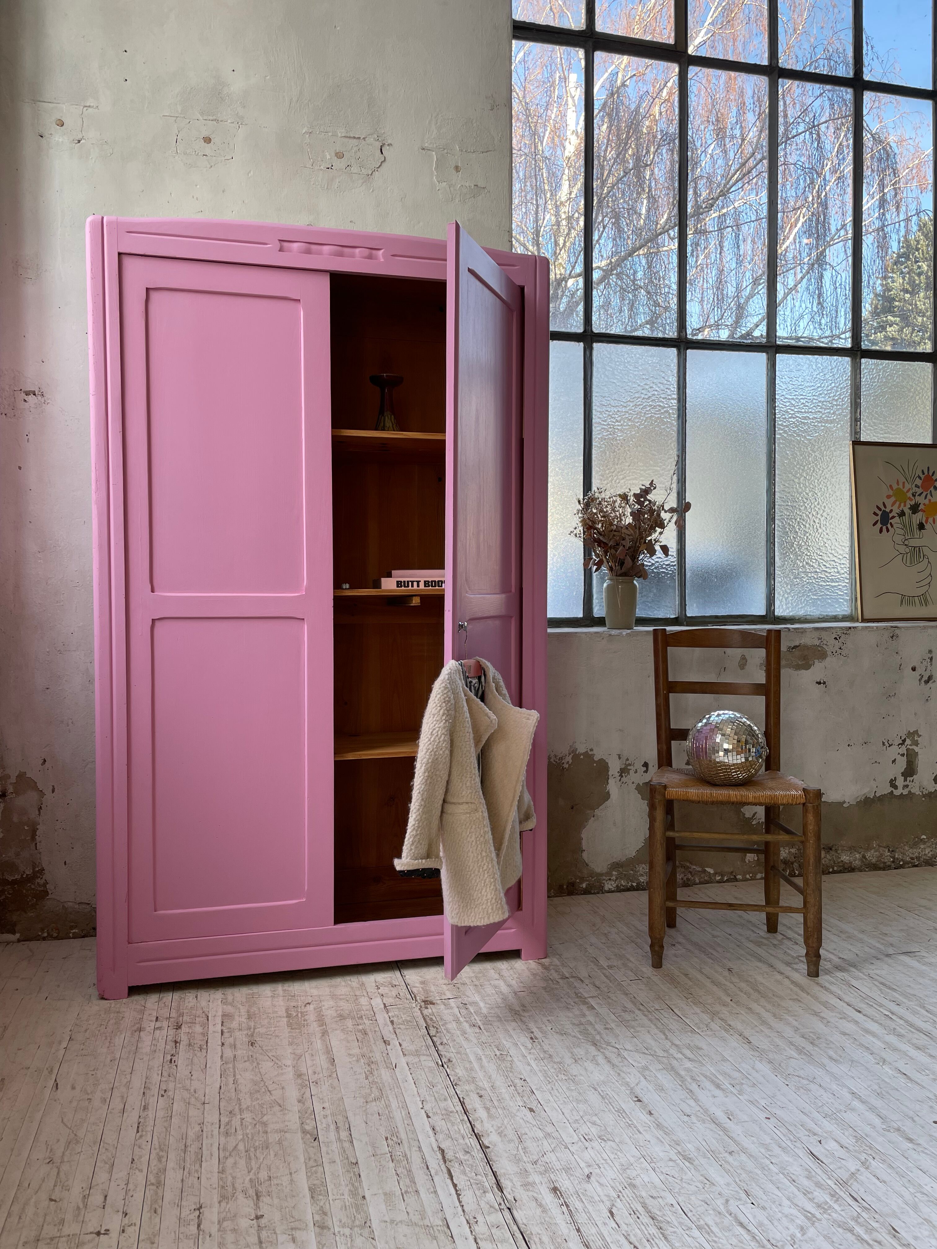 Pink knitted cabinet