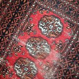 Tapis vintage fait main Lahore en laine rouge (75cm x 119cm) – Années 1960