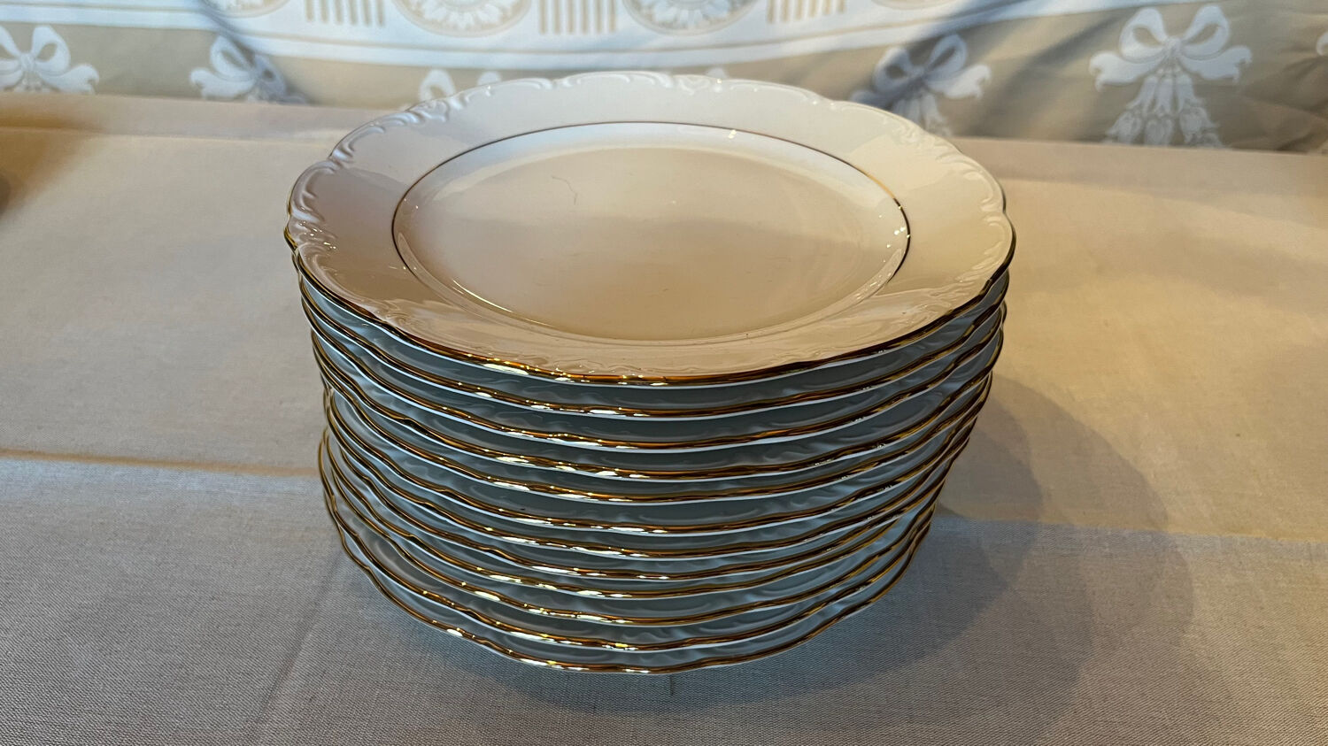 Set of 12 Bavarian porcelain dinner plates