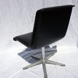 Chaise en cuir sur pied central