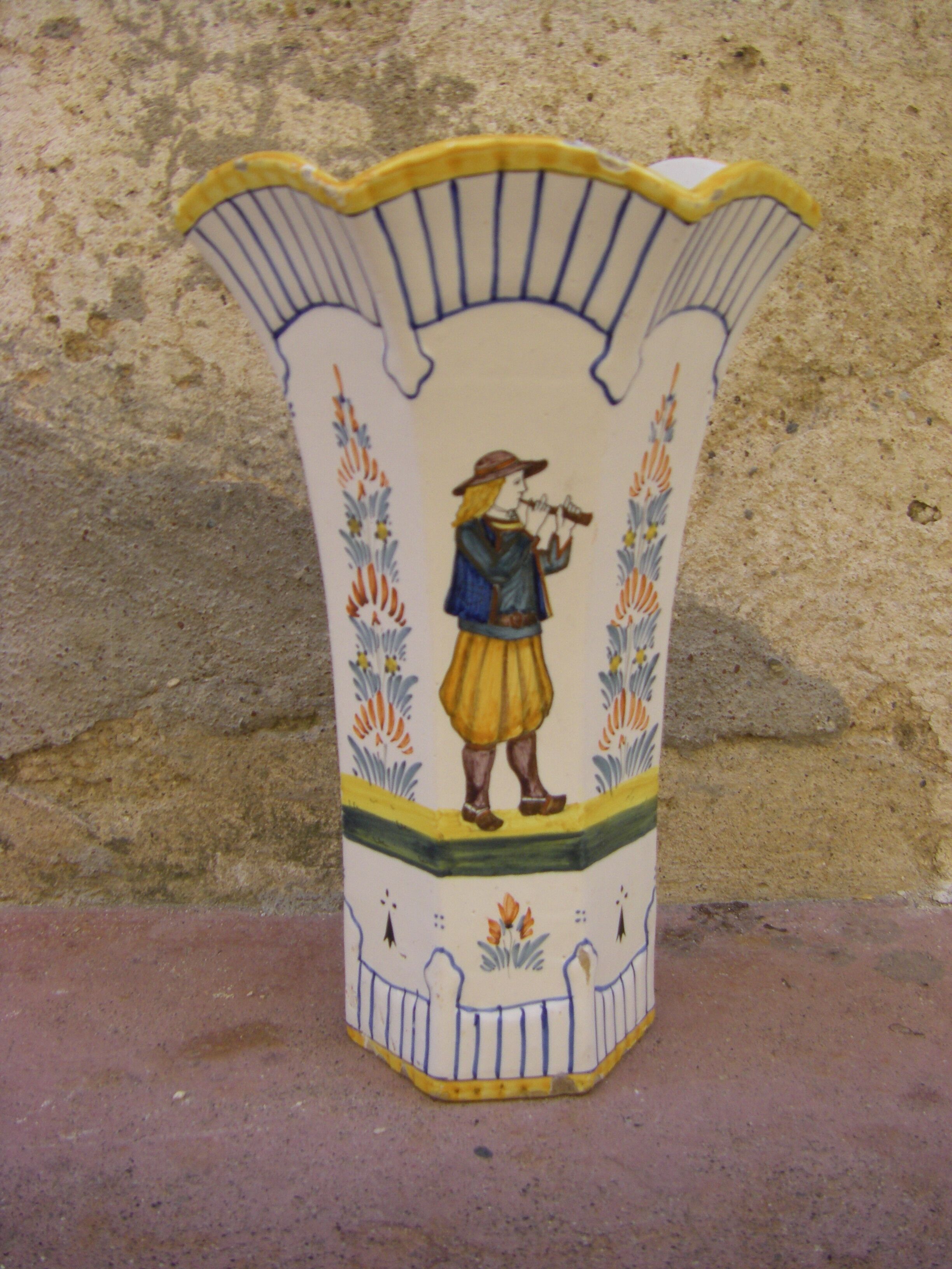 Ancient vase Quimper