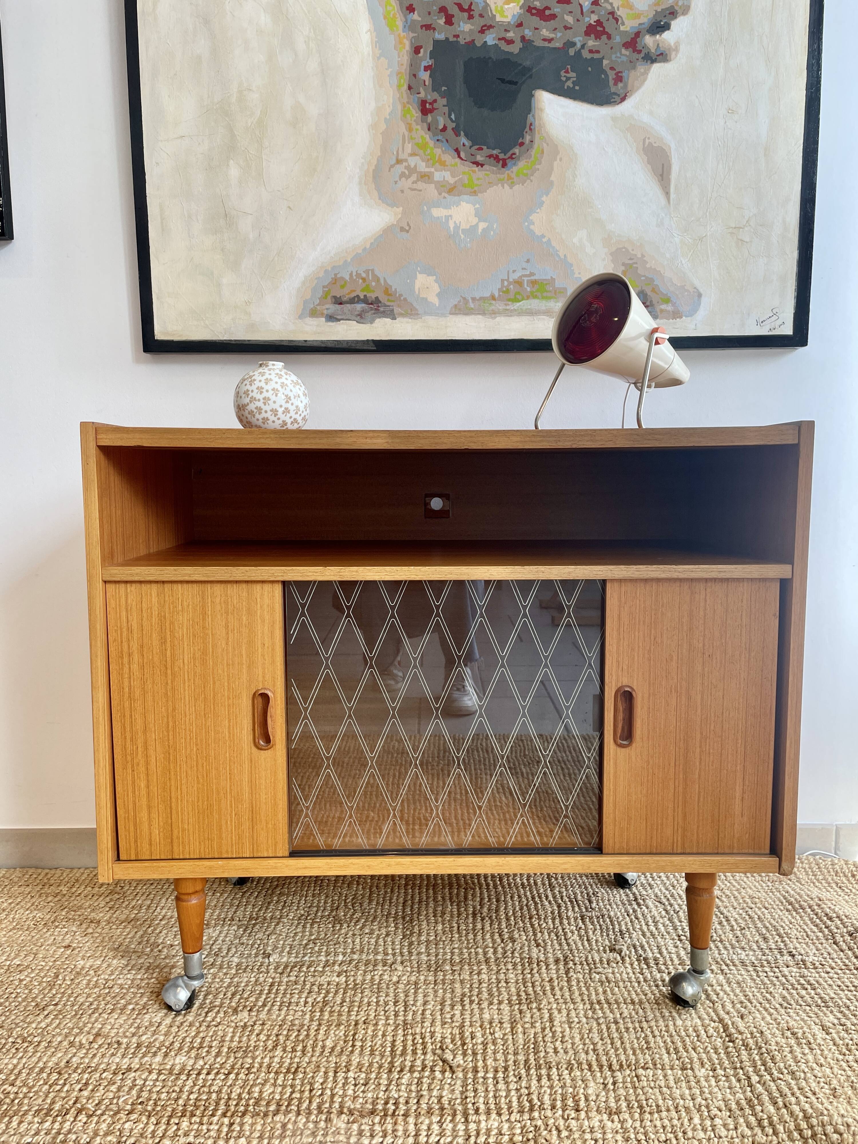 Meuble bar vintage sur roulettes