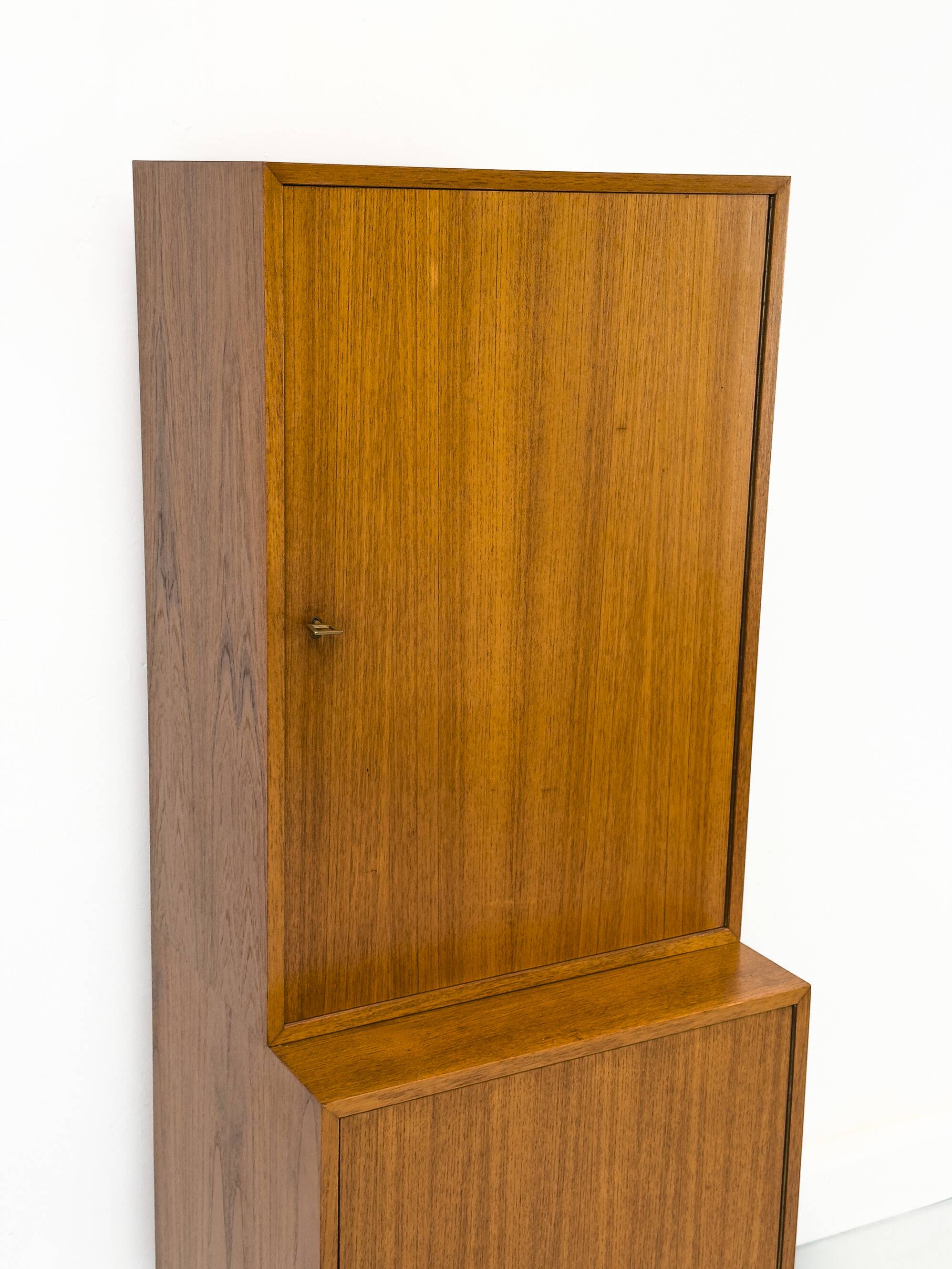 Armoire étroite en teck, années 1960