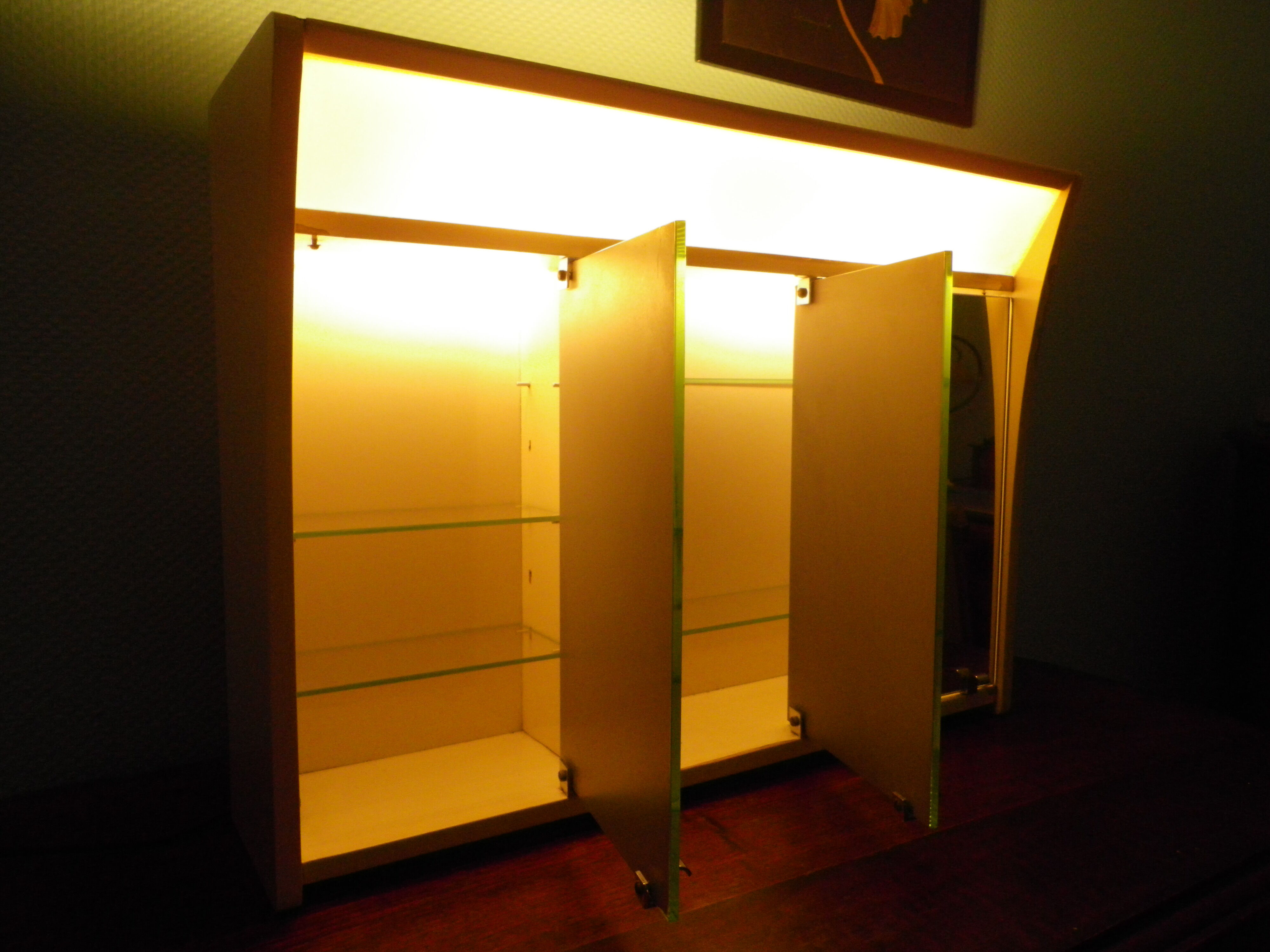 Pharmacy cabinet, 3 mirror doors, double lighting, power outlet and Bakelite switch