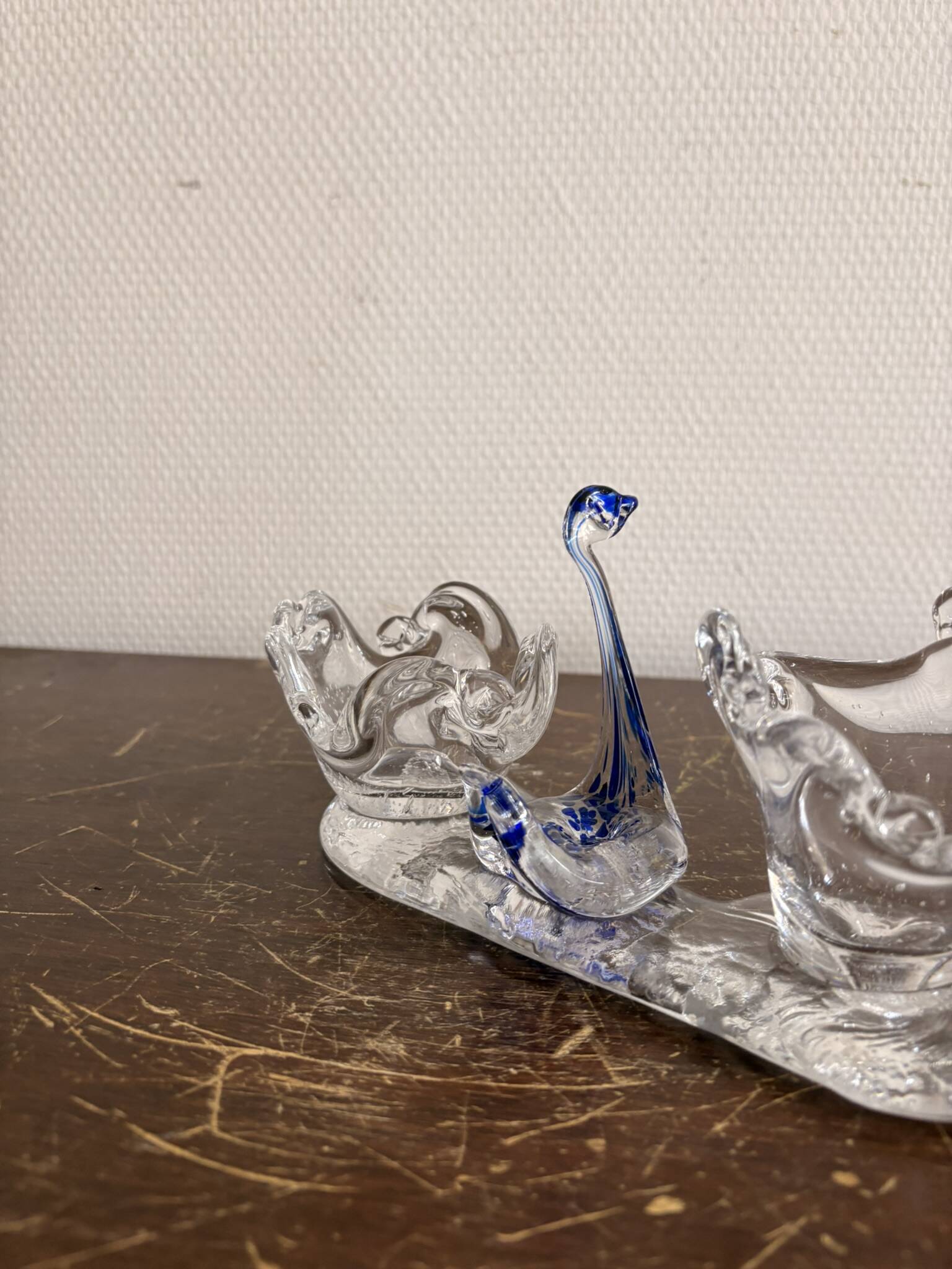 Double salt and pepper shaker, swan dragée, cobalt blue Murano glass.