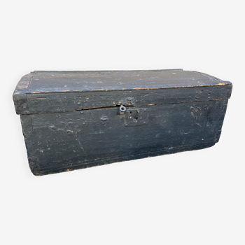 Vintage travel chest early 19th