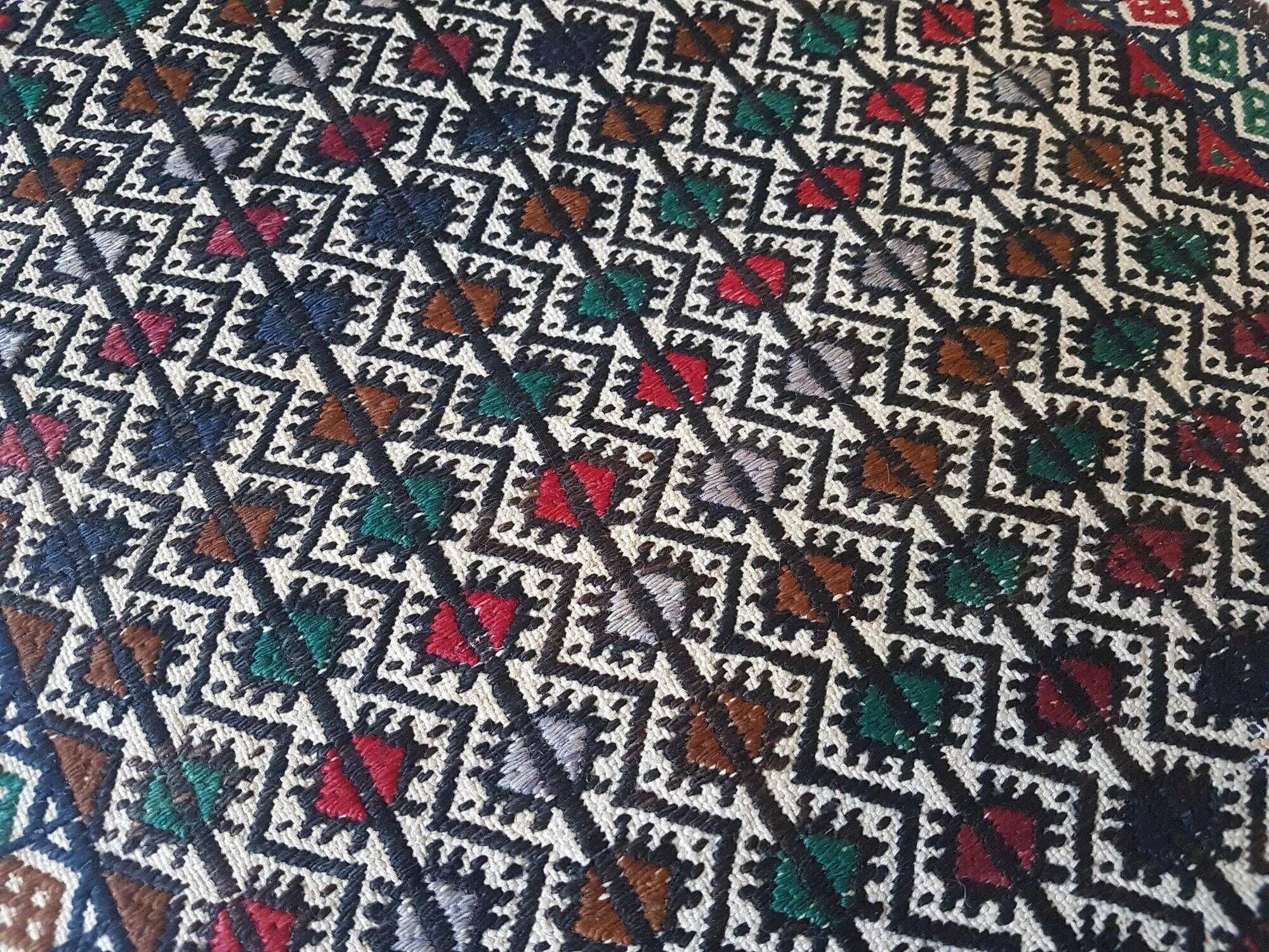 Vintage Turkish kilim handwoven 51x81 cm