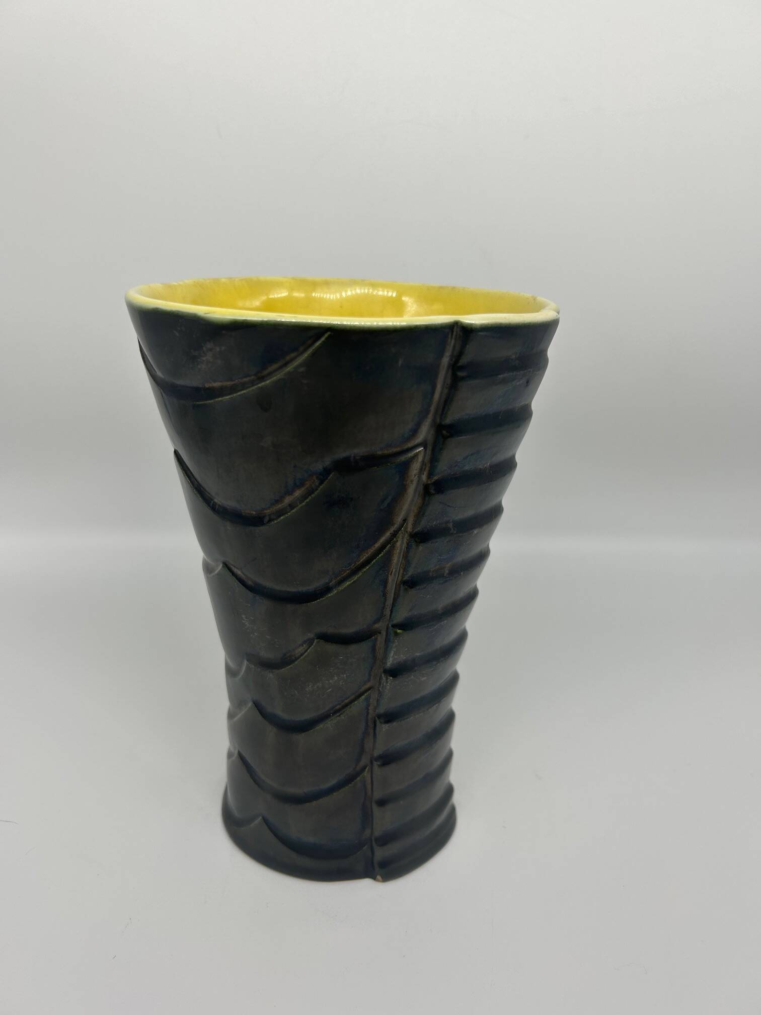 Vase from the 50s black and yellow