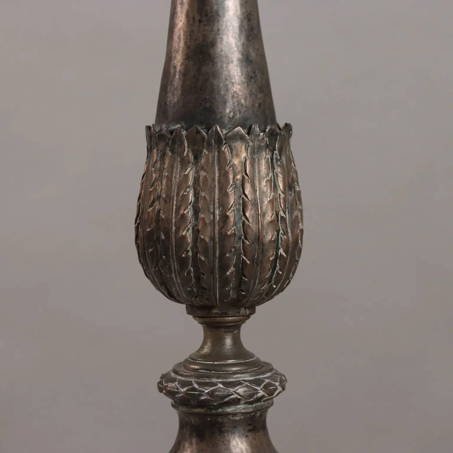 Candélabre ancien en fer et bois, Italie, XIXe siècle