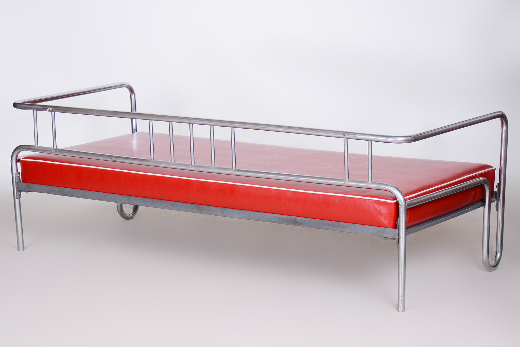 Fully restored red bauhaus sofa, high-quality leather, tubular chrome, 1930s