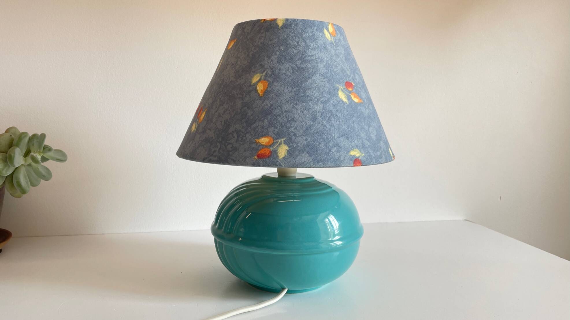 Lampe boule en céramique bleue vintage