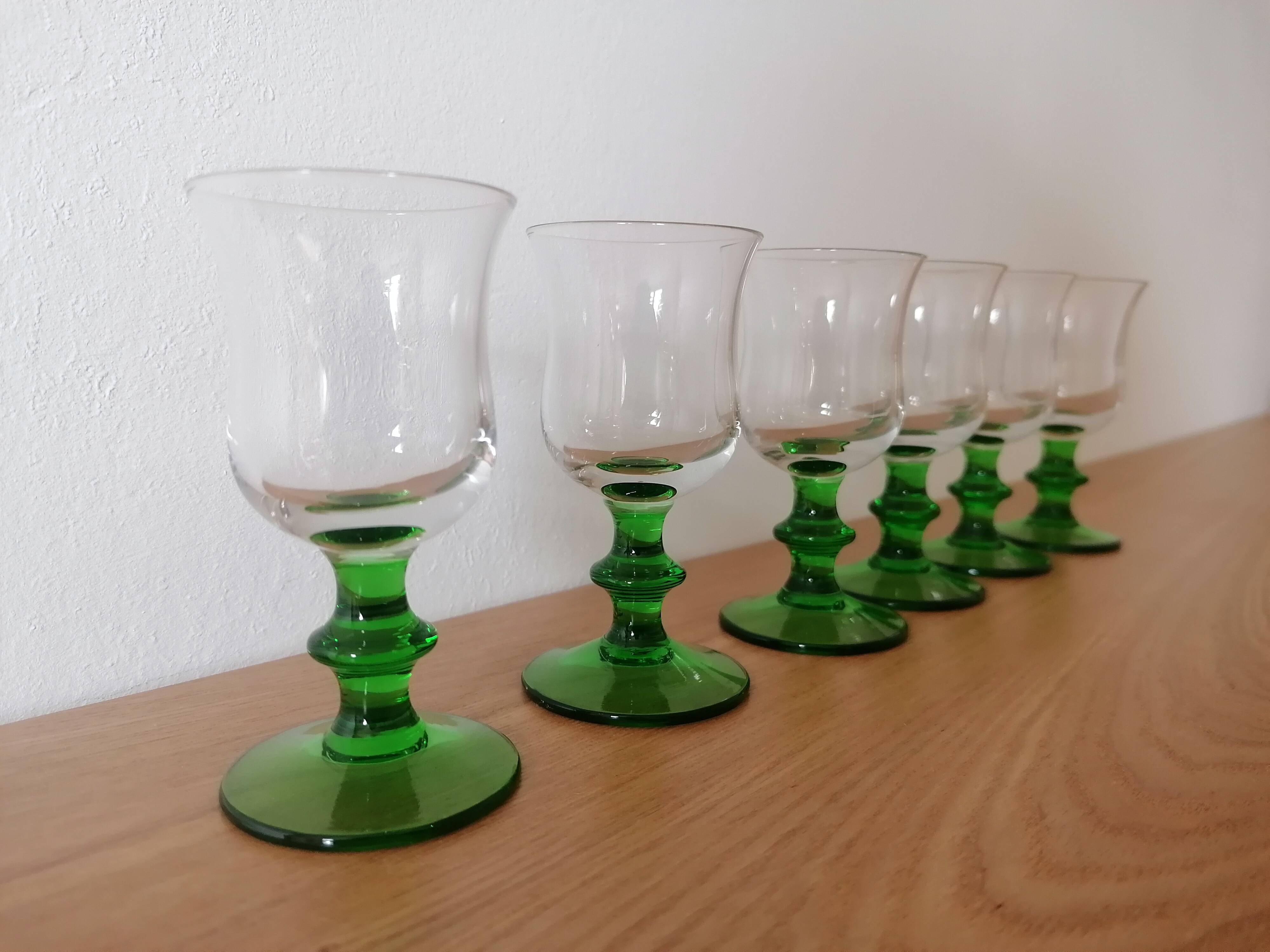 6 verres de liqueur à pied vert
