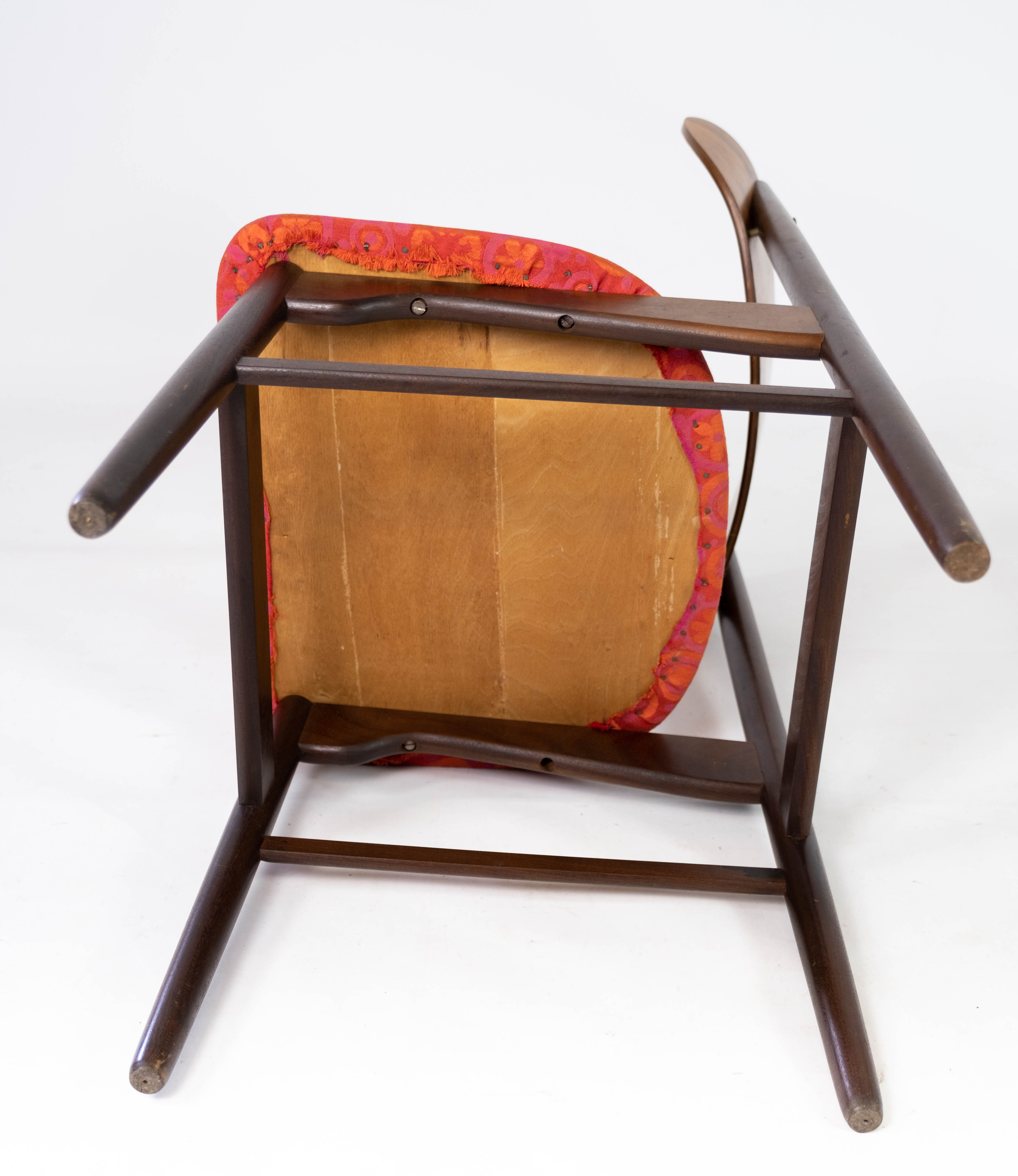 Set of four dining room chairs in rosewood and upholstered with red fabric, of danish design, 1960s