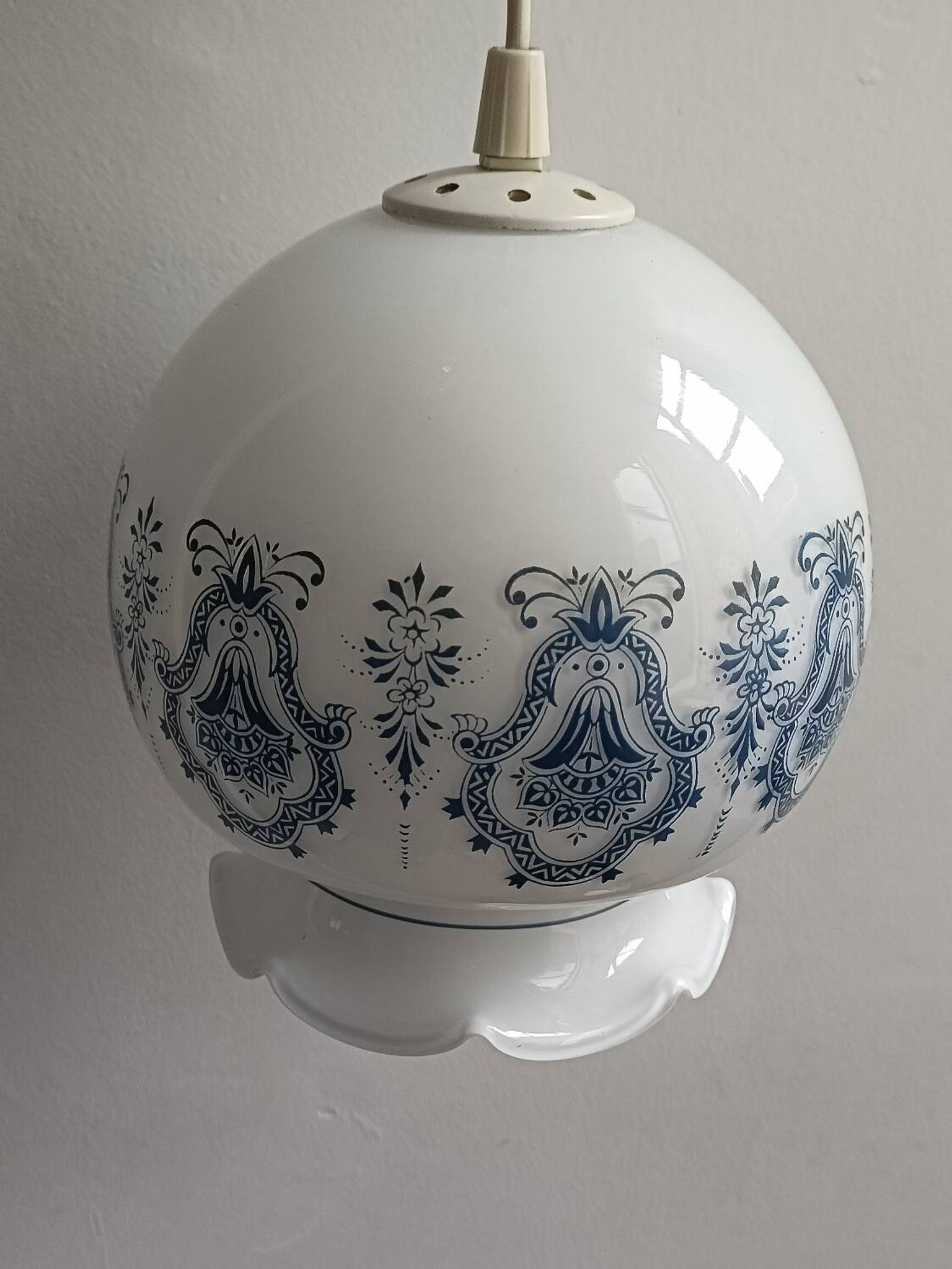 Suspension, boule de bain en opaline