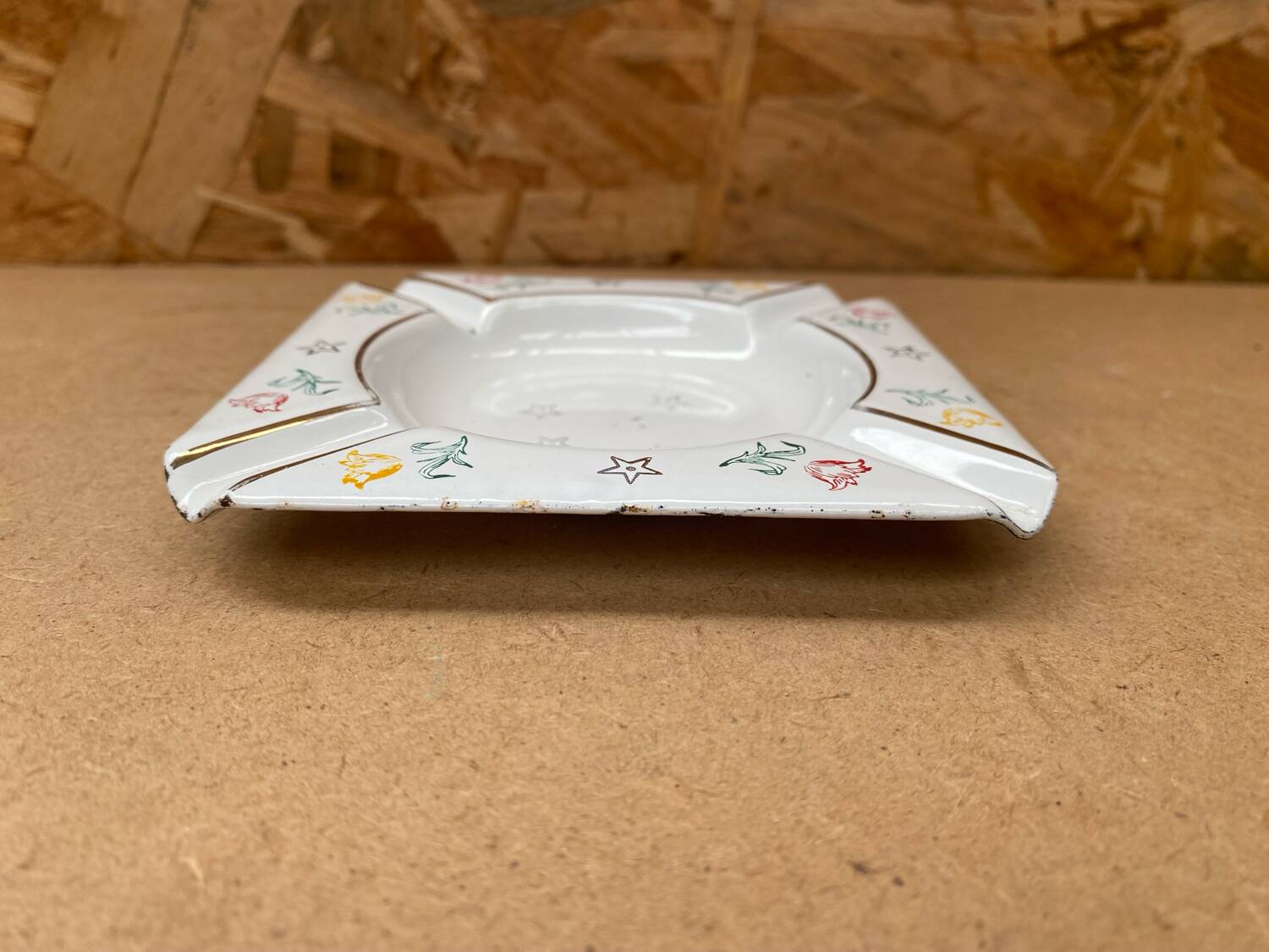 Old ashtray aubecq white enameled metal decor flowers & stars vintage