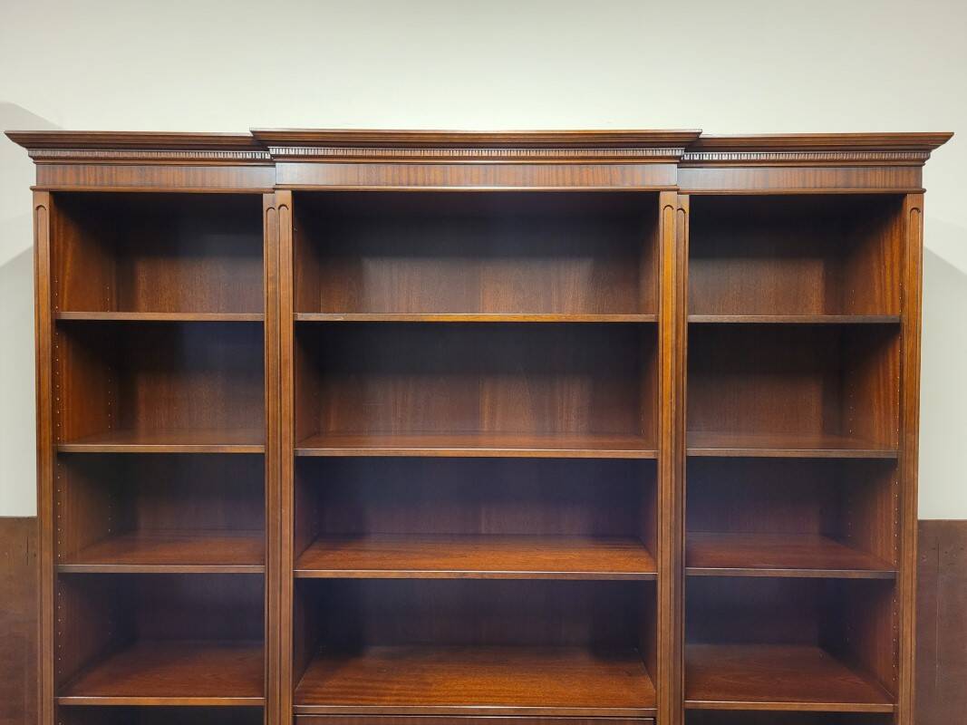 Classic English Heldense Exclusive Bookcase