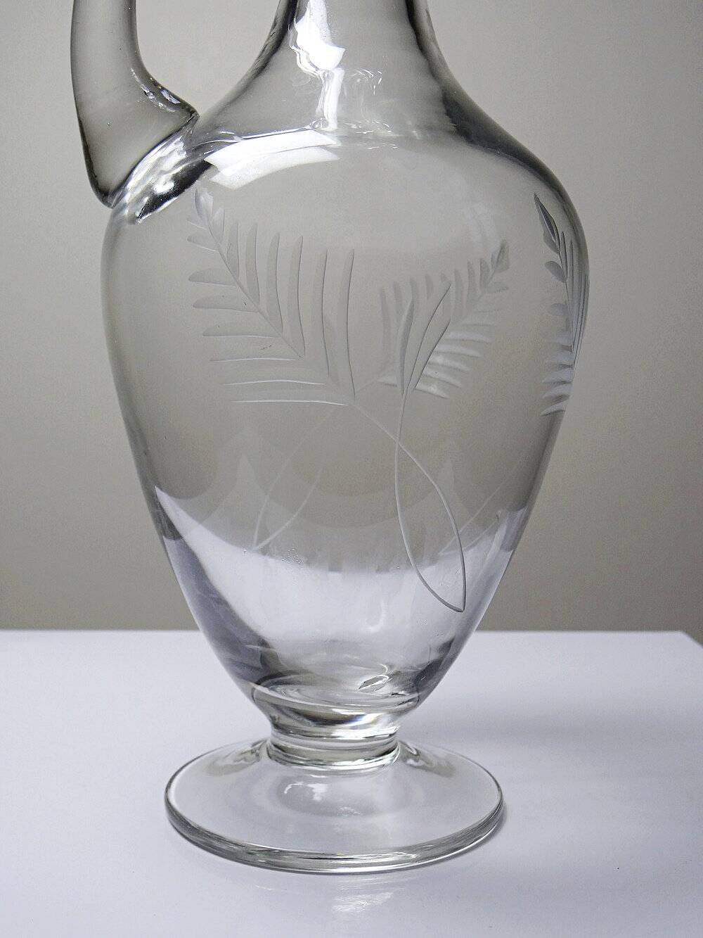 Large antique Belle Époque carafe/ewer from the 1900s-1930s, cut glass