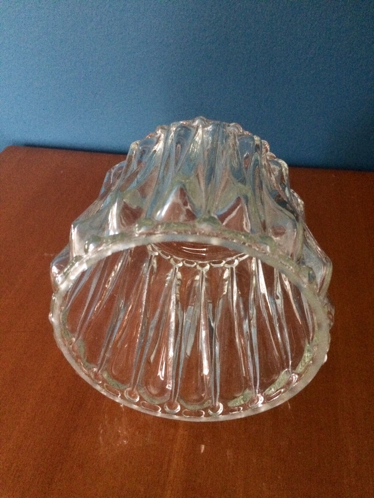 Chiseled glass suspension