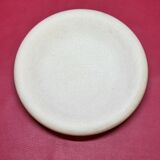 Empty white pocket in cracked ceramic matte François Chatain cup plate