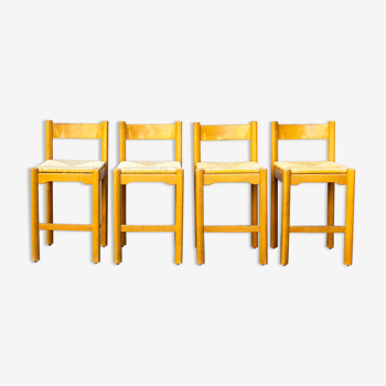 Four wooden and straw stools 70