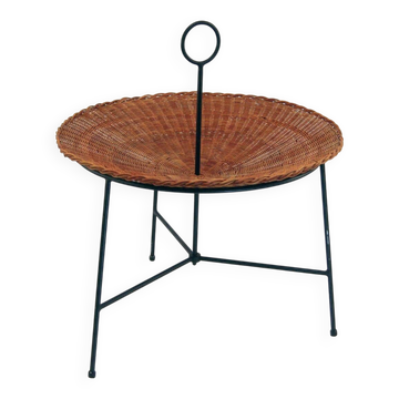 Curved table, wicker and black lacquered brass magazine rack, 1960.