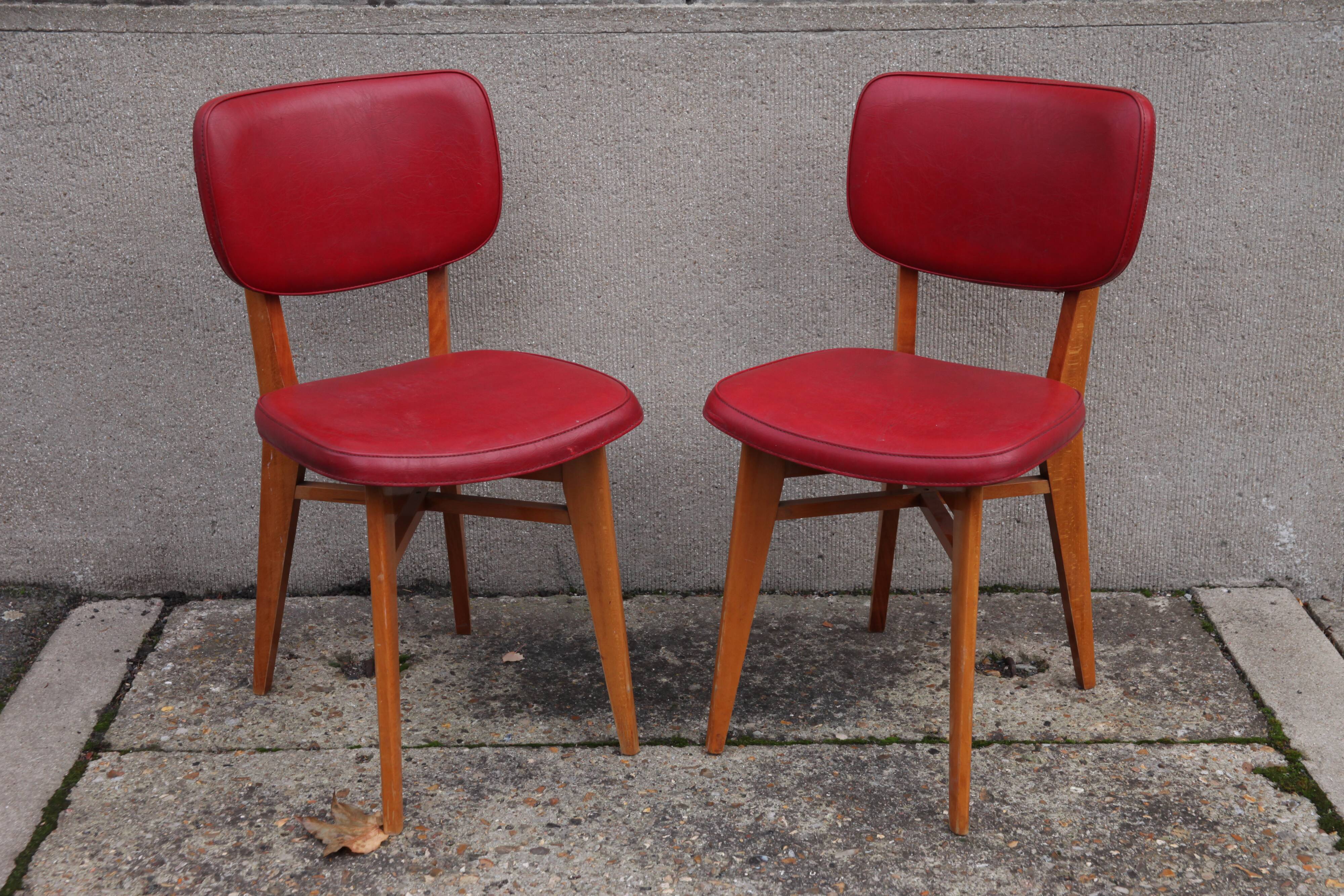 Pair of chairs type red skai bistro