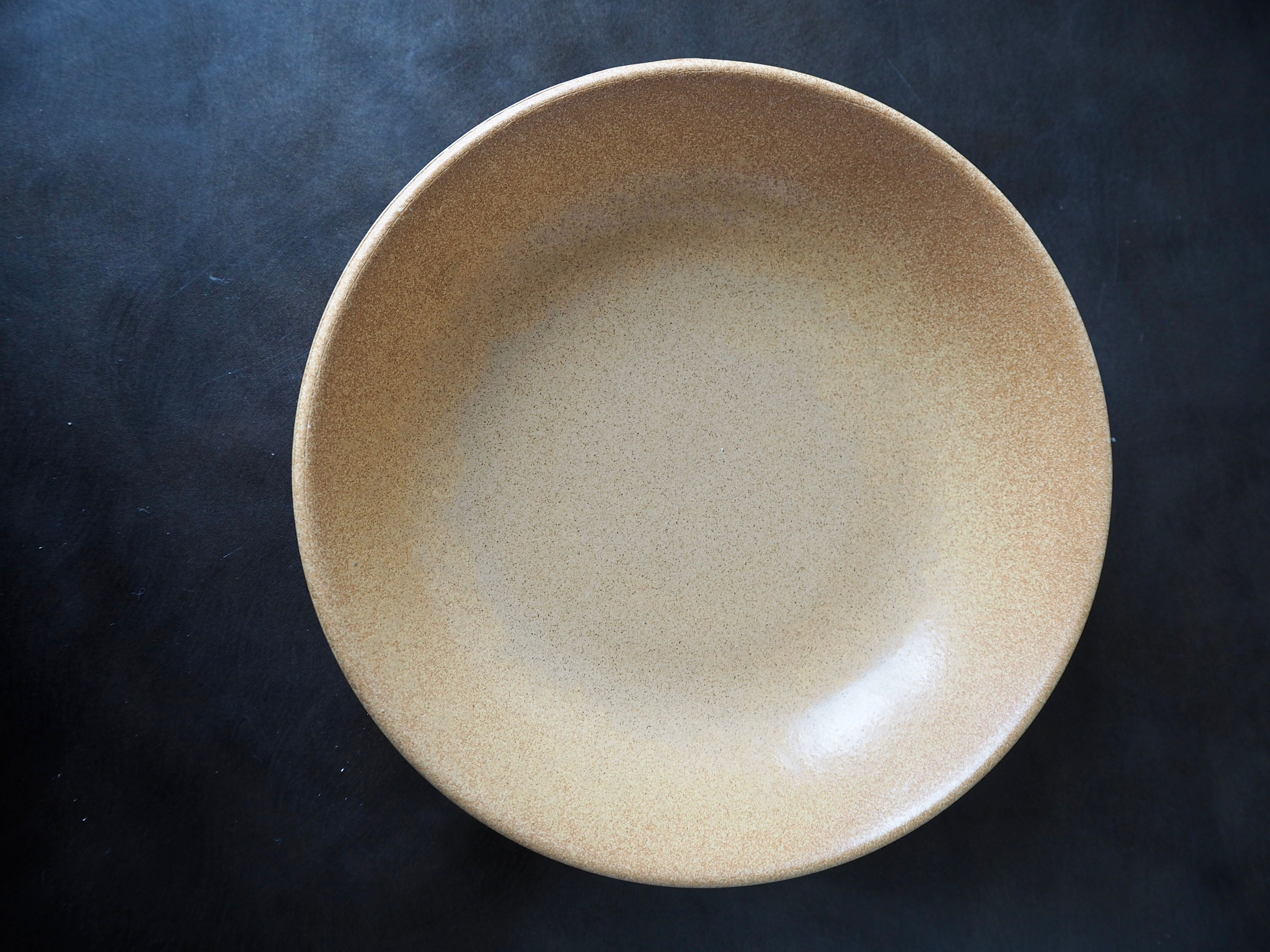 Set of 5 hollow ceramic plates sandstone effect