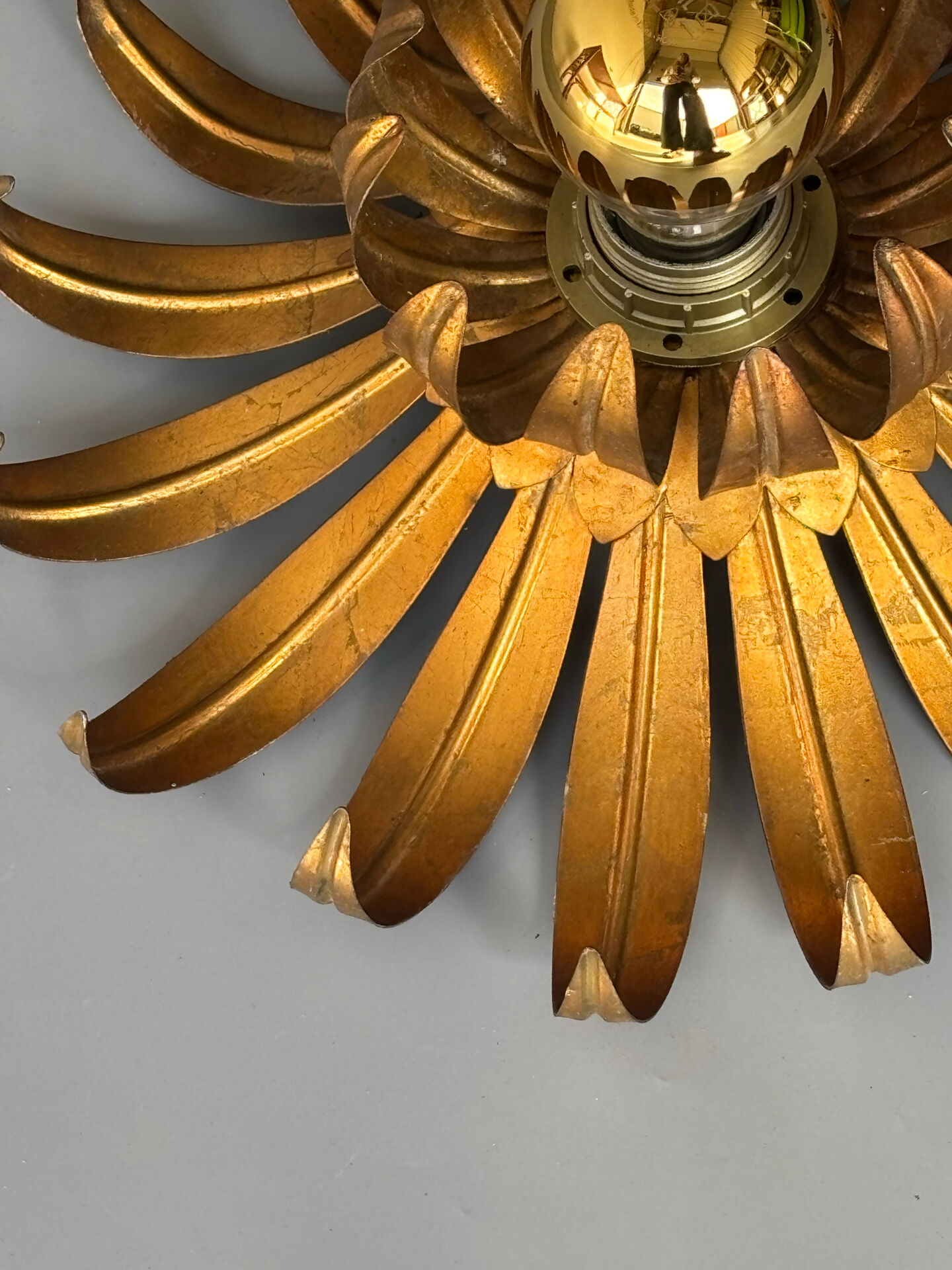 Pair of floral wall lights in gilded metal, 1960