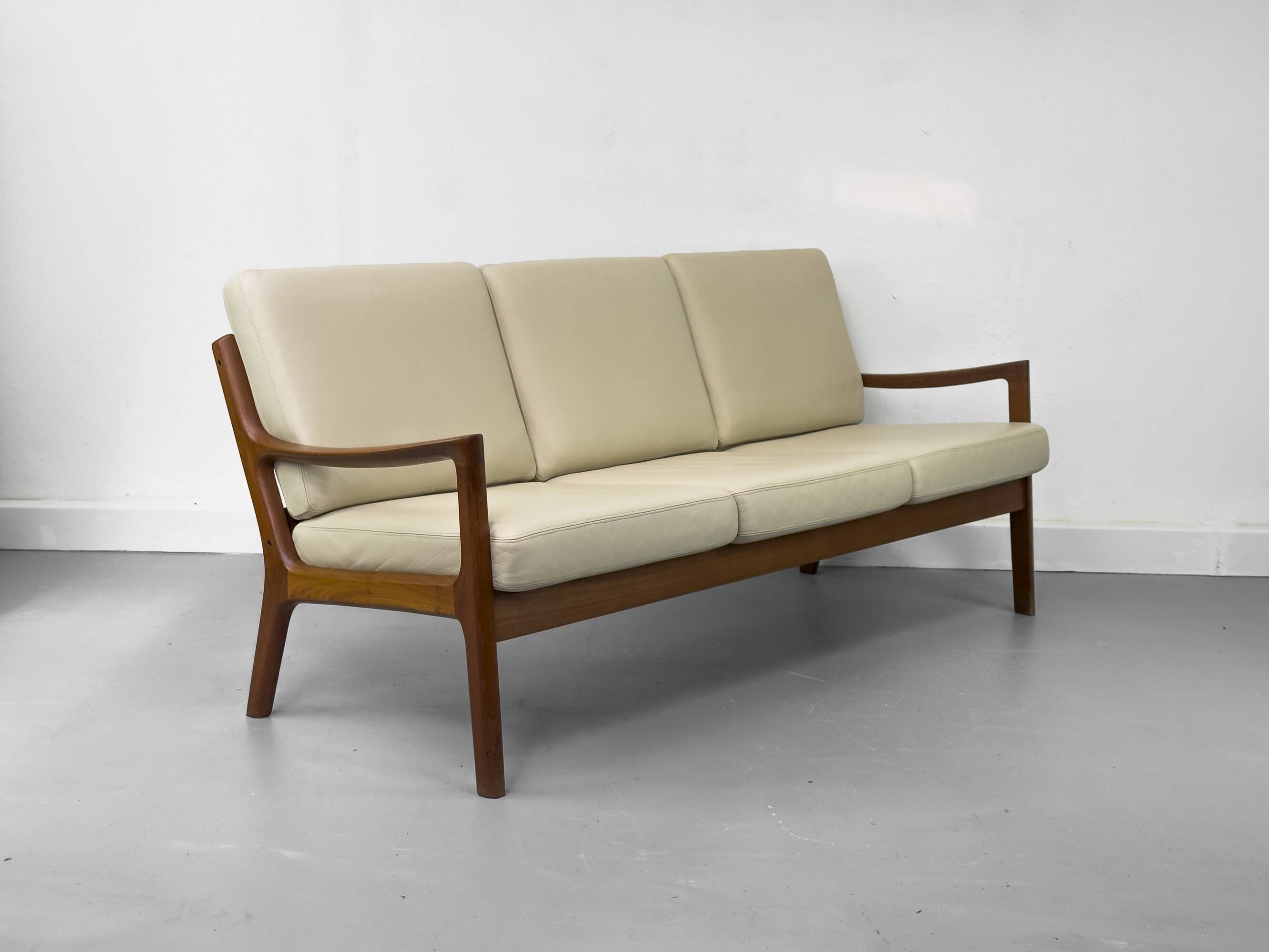 3-Seater Senator Sofa in Leather and Teak by Ole Wanscher for Cado, 1977