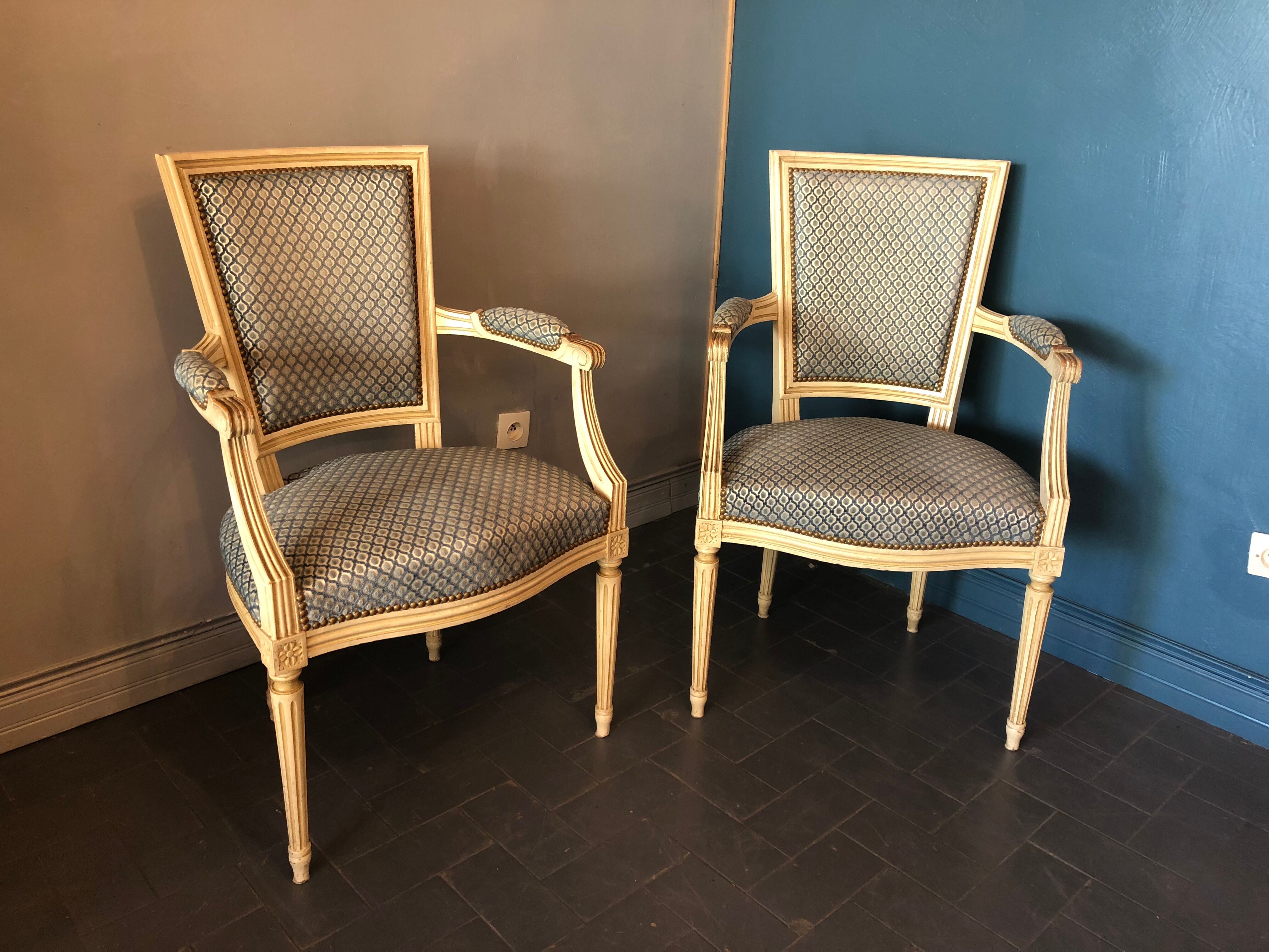 Duo de fauteuils anciens