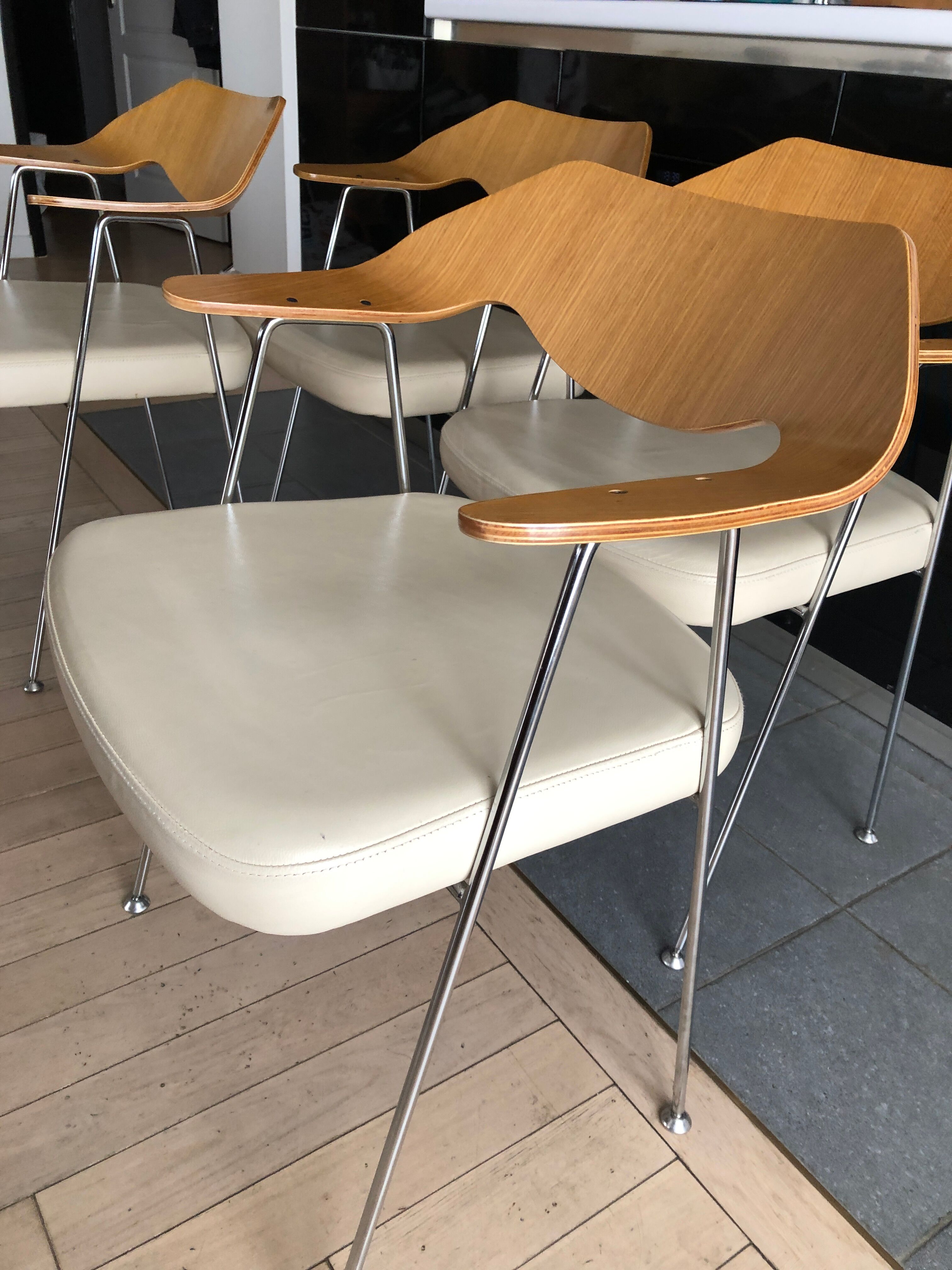 4 armchairs by Robin Day 675 reedition Habitat