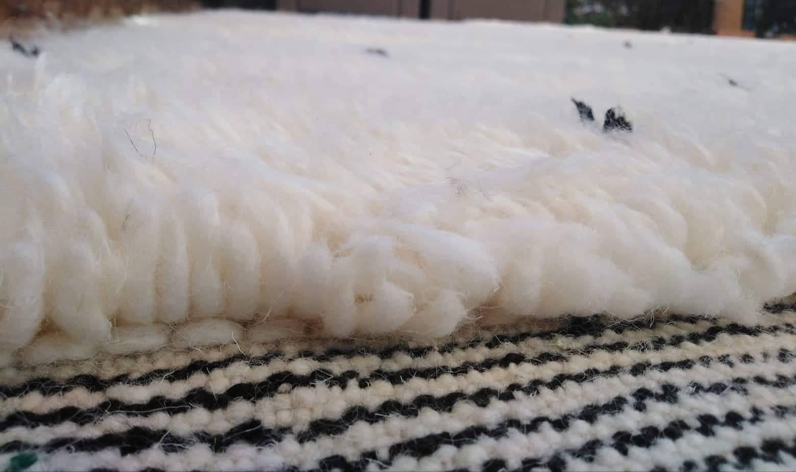 Mrirt rug, 100% virgin wool, 320x240cm